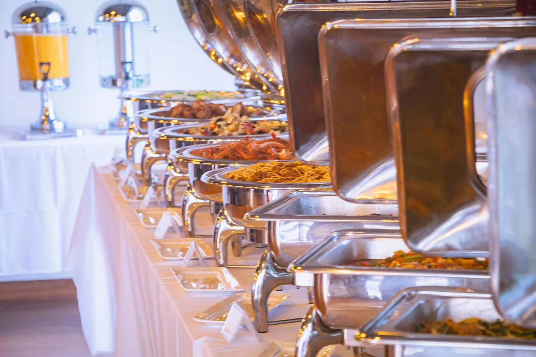 Restaurant/places to eat in Sea Breeze Hotel & Villa