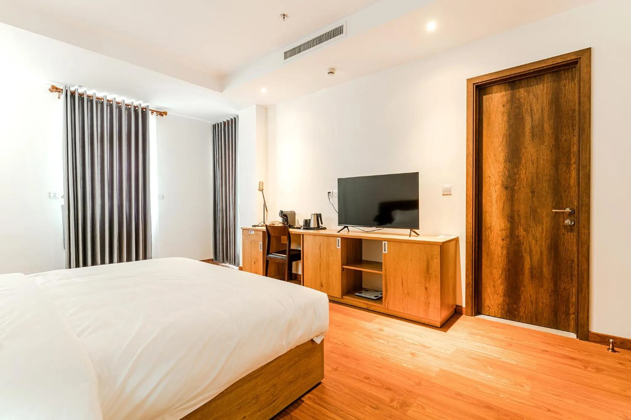 Bedroom, Bed in Sea Breeze Hotel & Villa