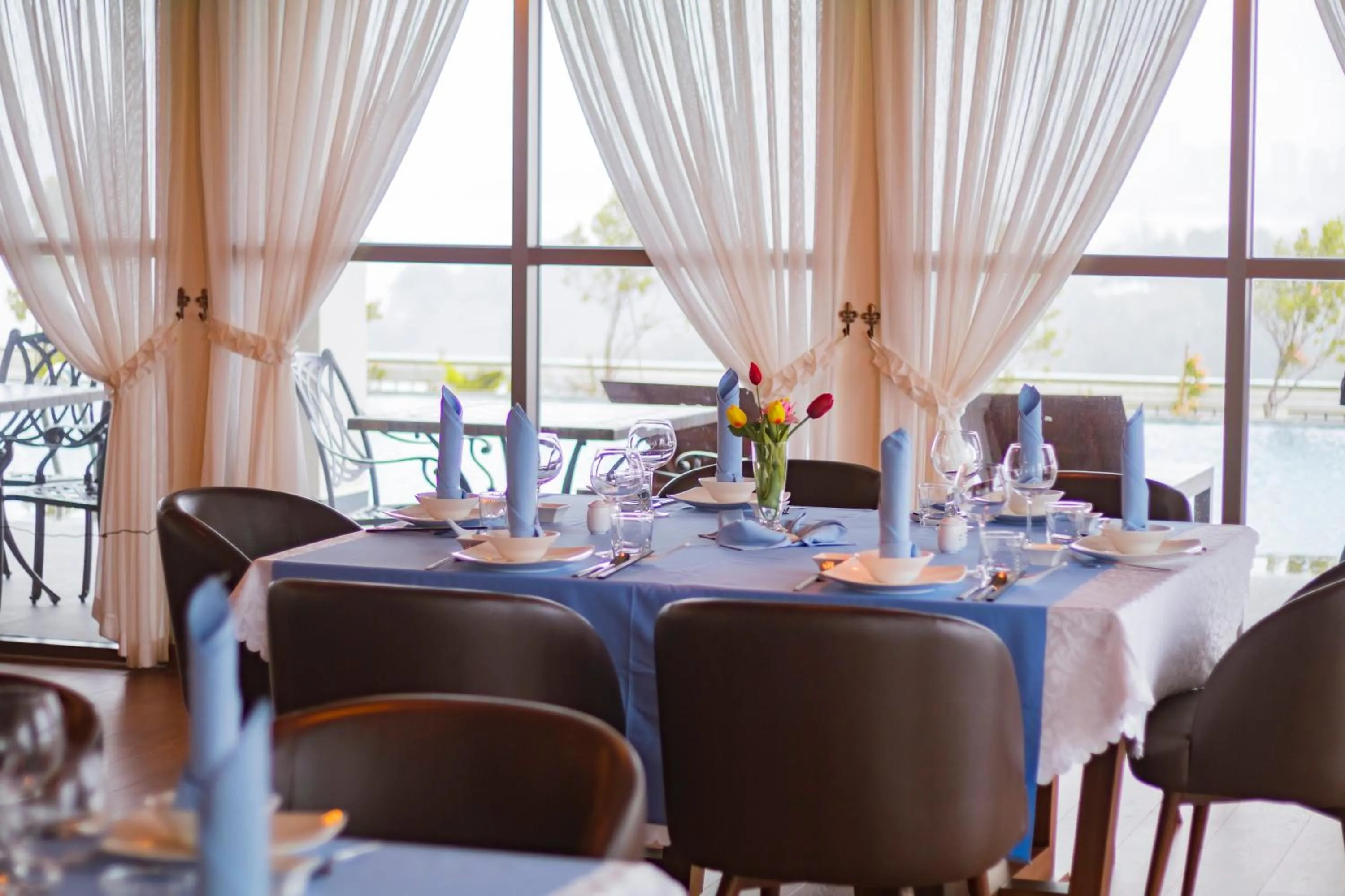 Restaurant/places to eat in Sea Breeze Hotel & Villa