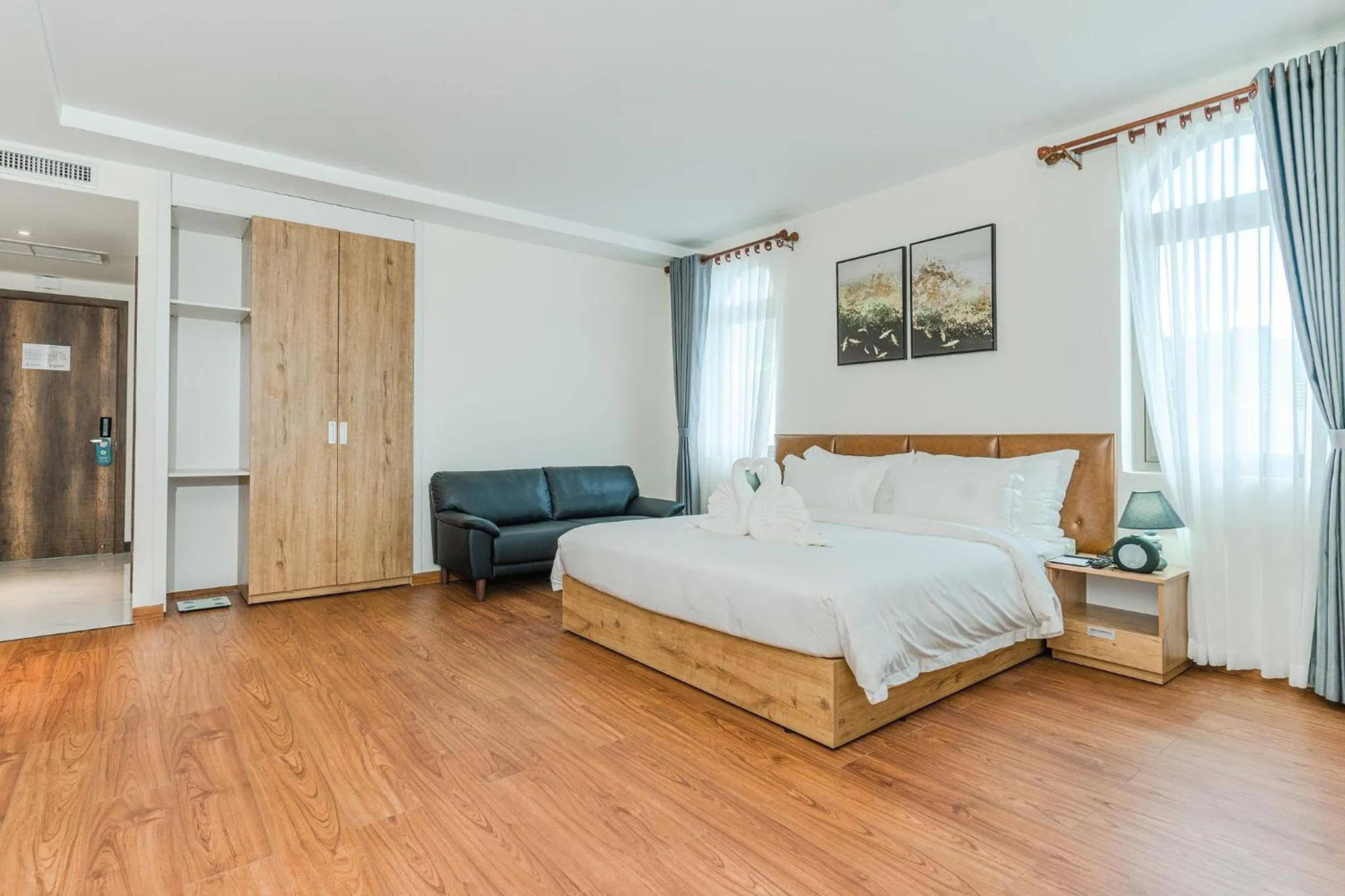 Bedroom, Bed in Sea Breeze Hotel & Villa