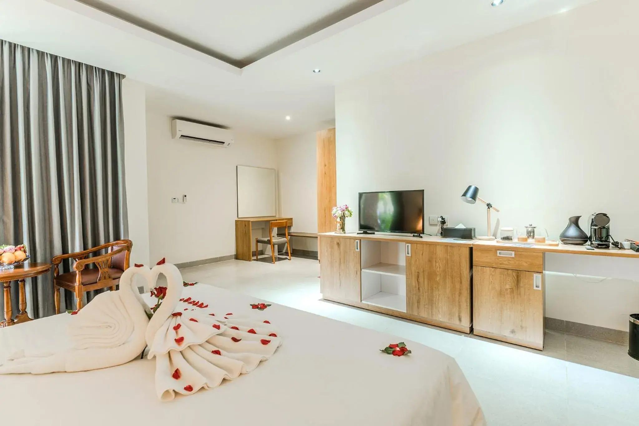 Villa Double Connecting Room with Pool View in Sea Breeze Hotel & Villa Villa Double Connecting Room with Pool View in Sea Breeze Hotel & Villa