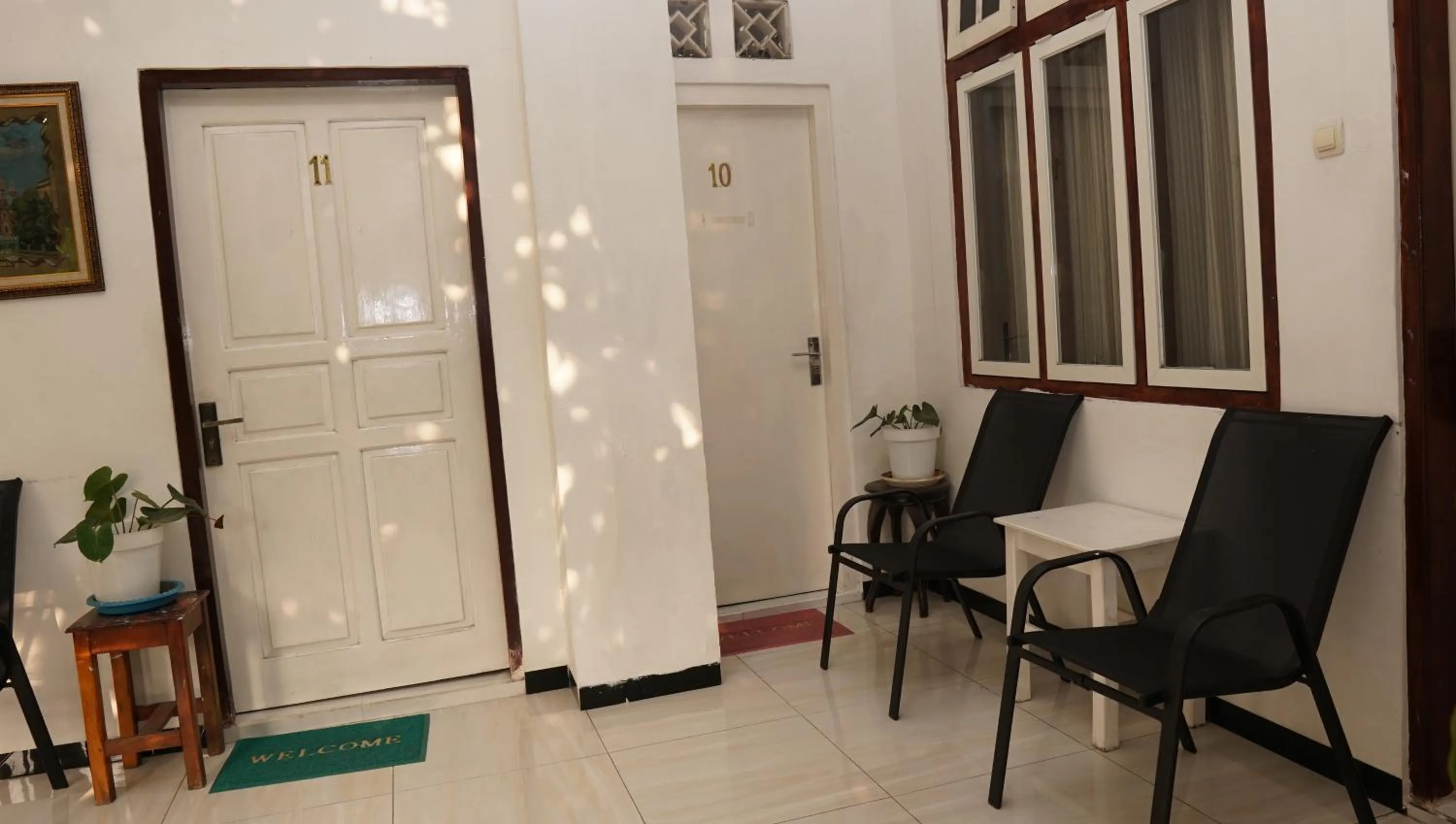 Seating area in Jazz Room Kampung Inggris Syariah