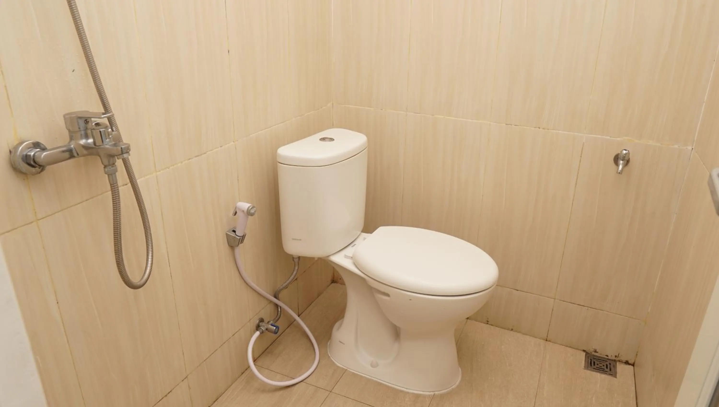 Shower in Jazz Room Kampung Inggris Syariah