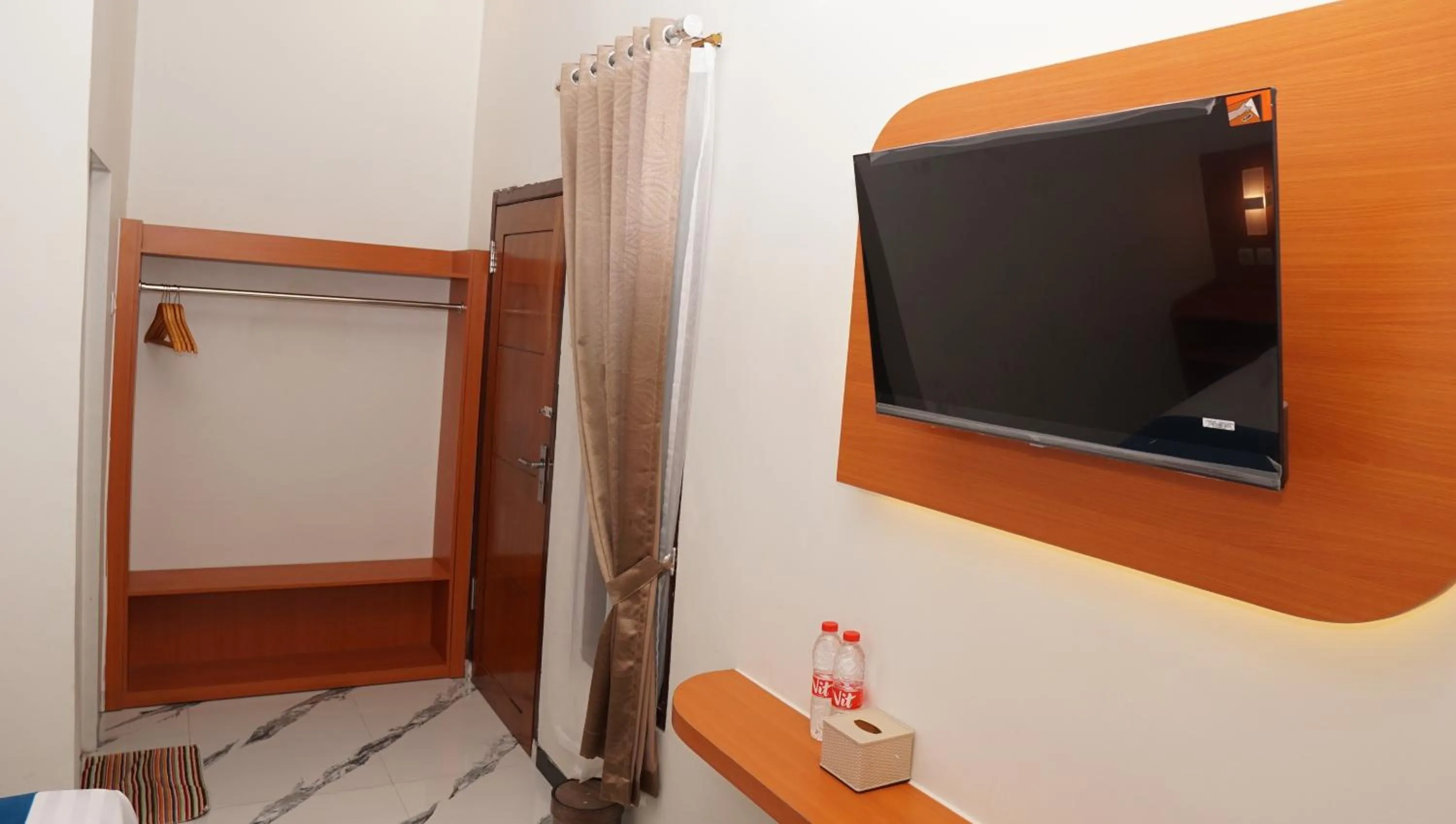 Communal lounge/ TV room in Jazz Room Kampung Inggris Syariah