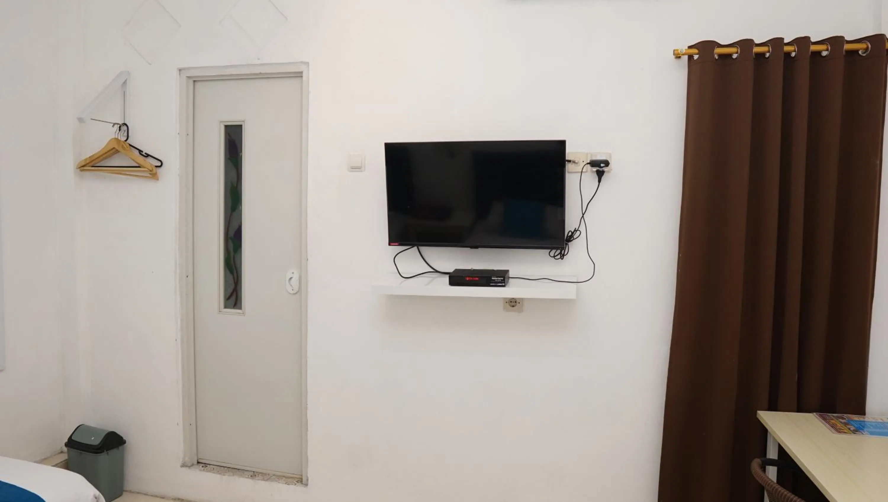 Communal lounge/ TV room in Jazz Room Kampung Inggris Syariah