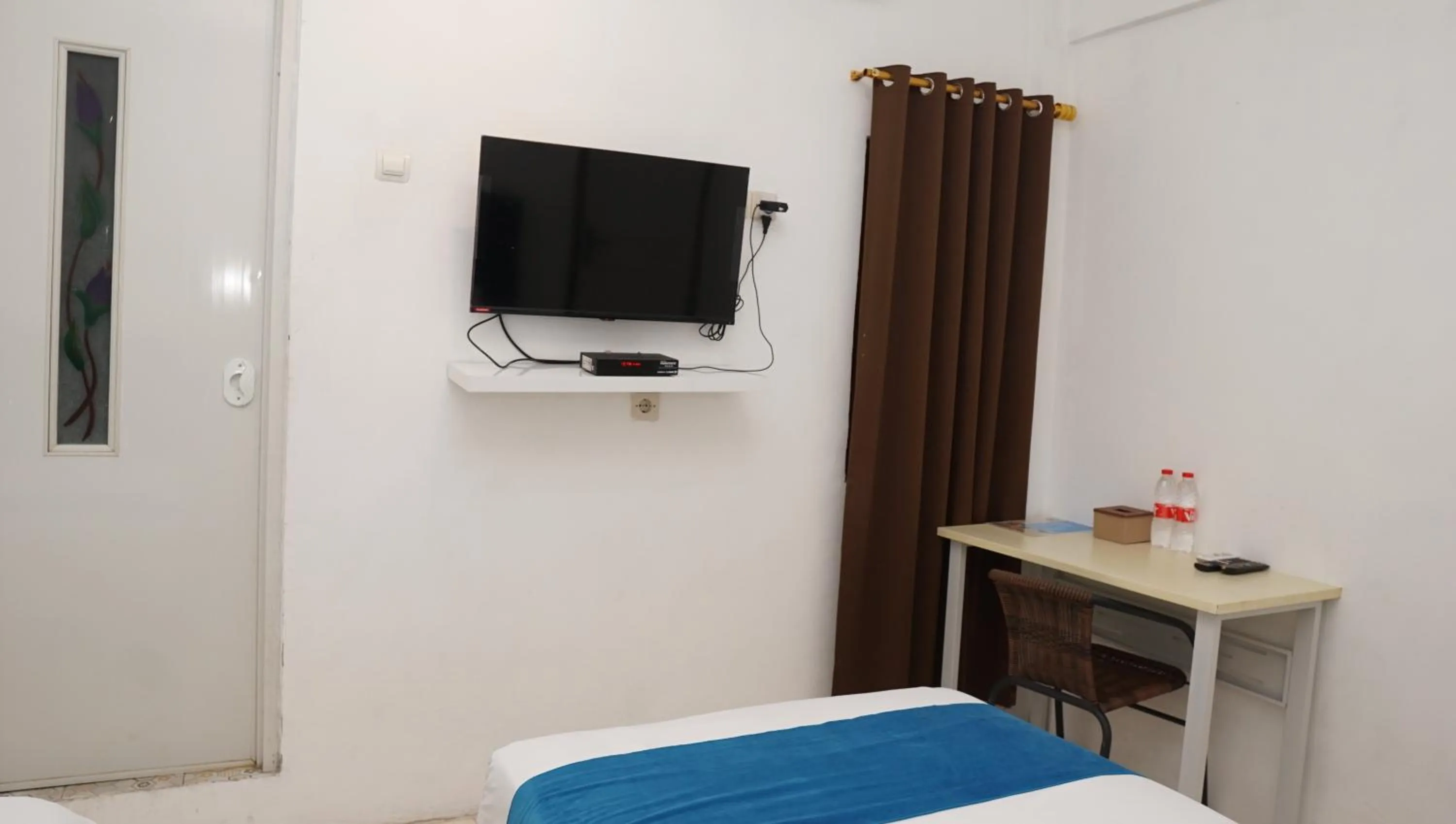 Bed in Jazz Room Kampung Inggris Syariah