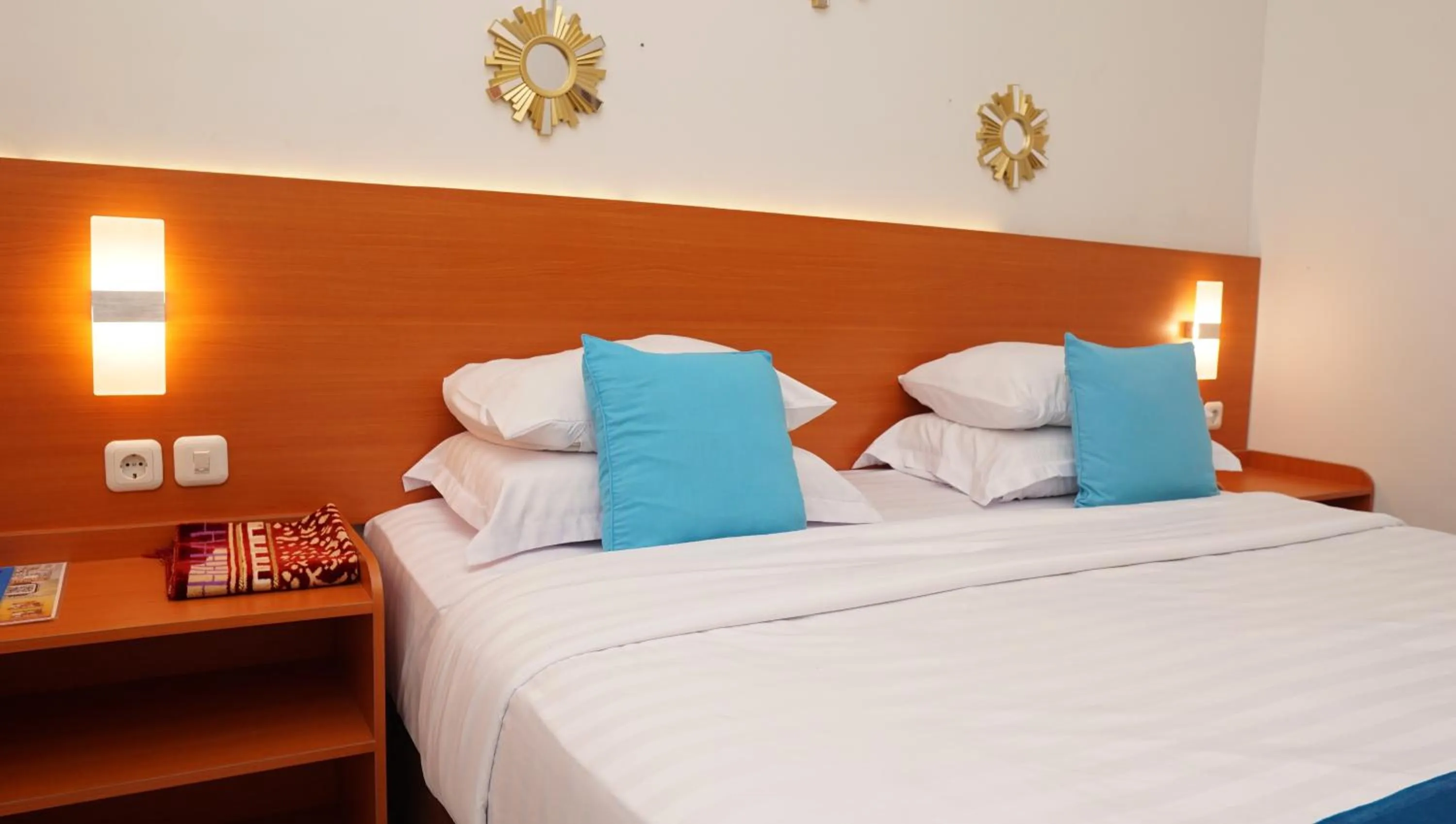 Bed in Jazz Room Kampung Inggris Syariah