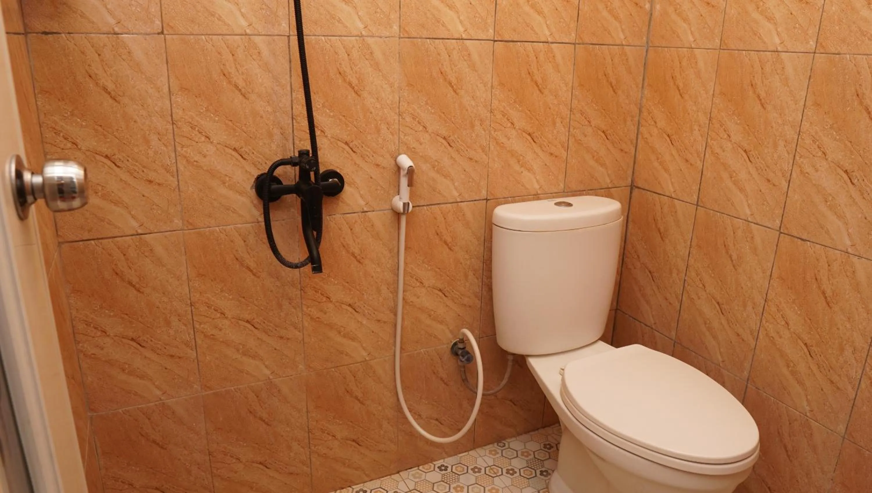 Toilet in Jazz Room Kampung Inggris Syariah