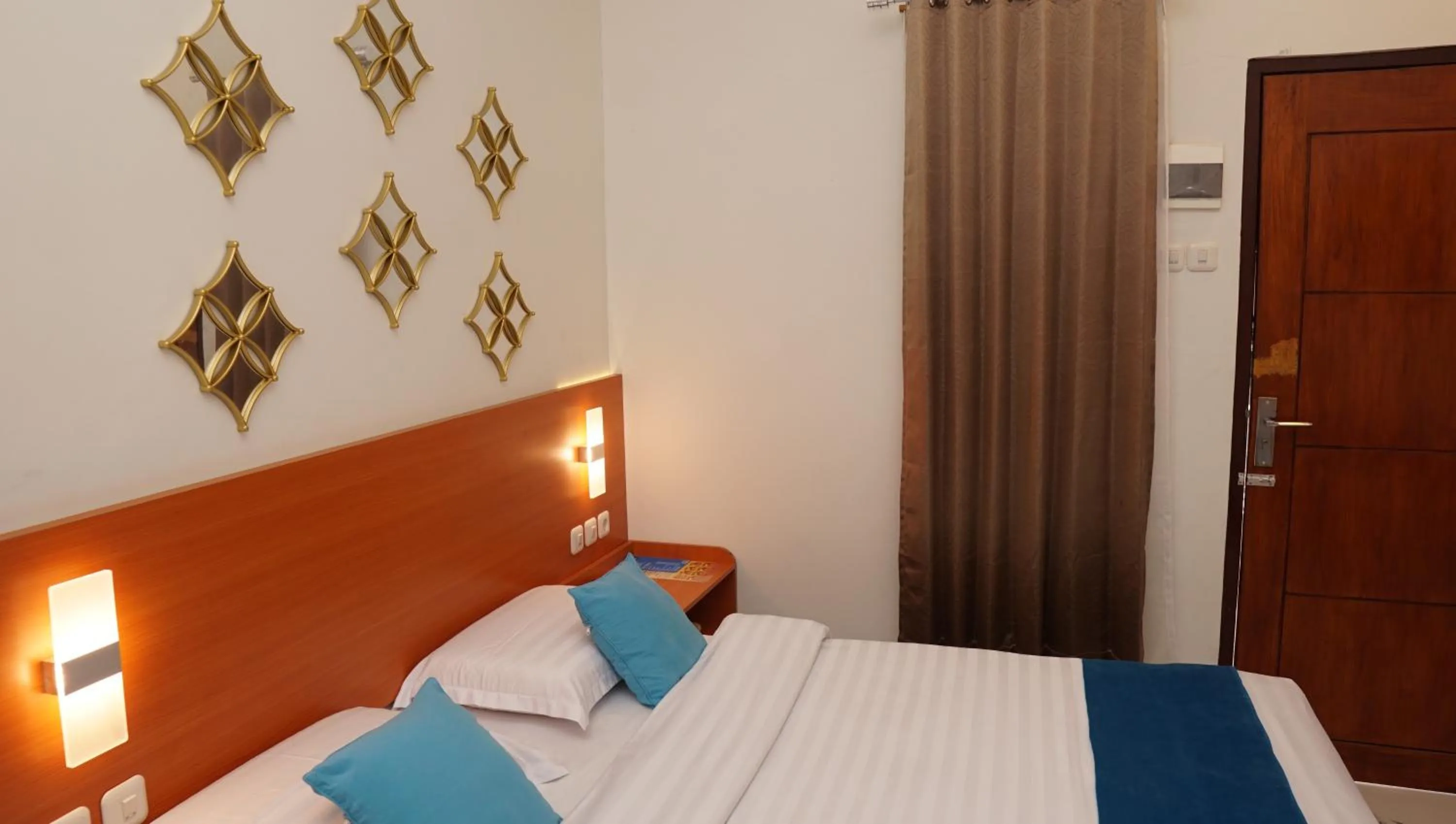 Bed in Jazz Room Kampung Inggris Syariah