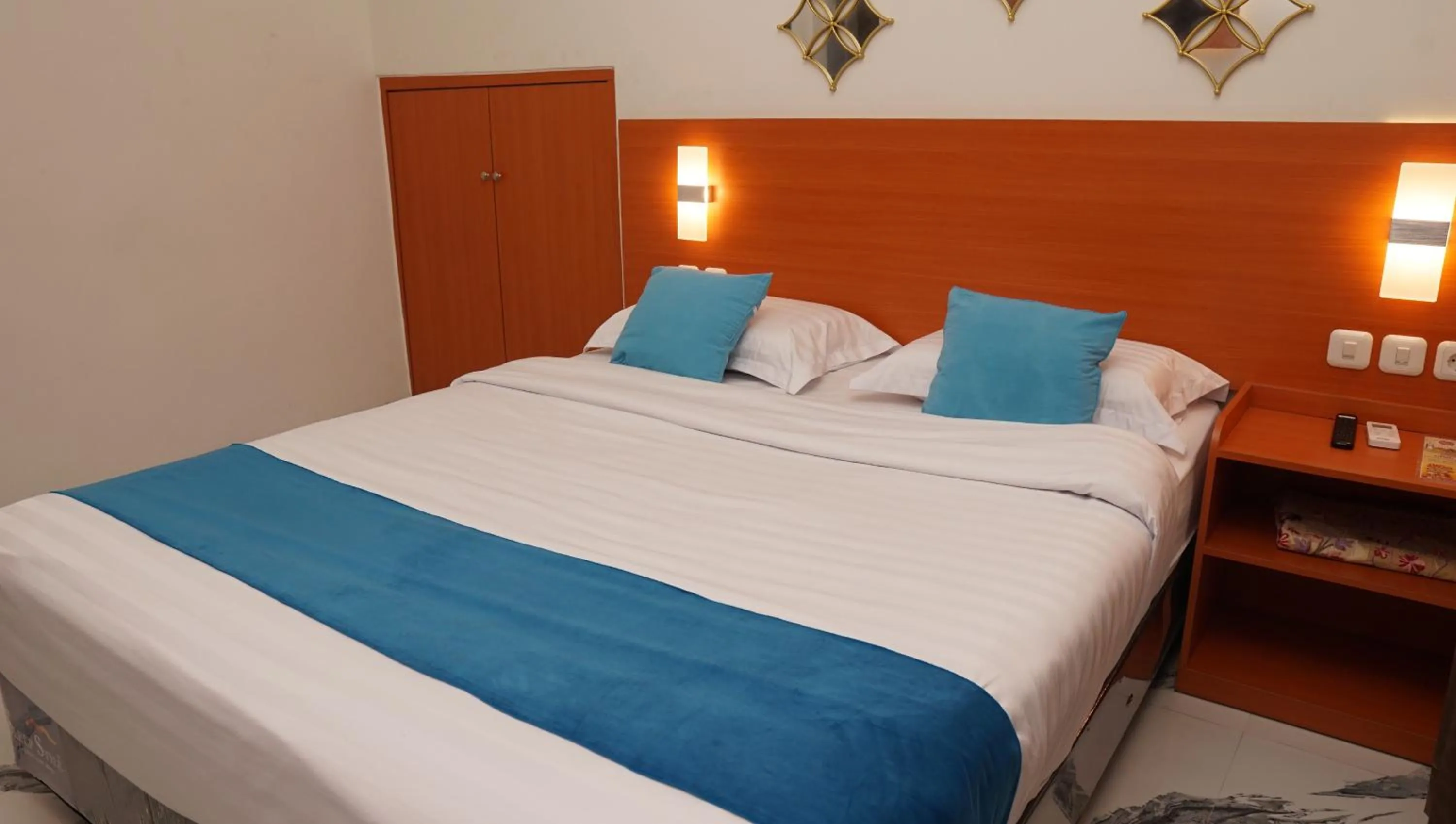 Bed in Jazz Room Kampung Inggris Syariah