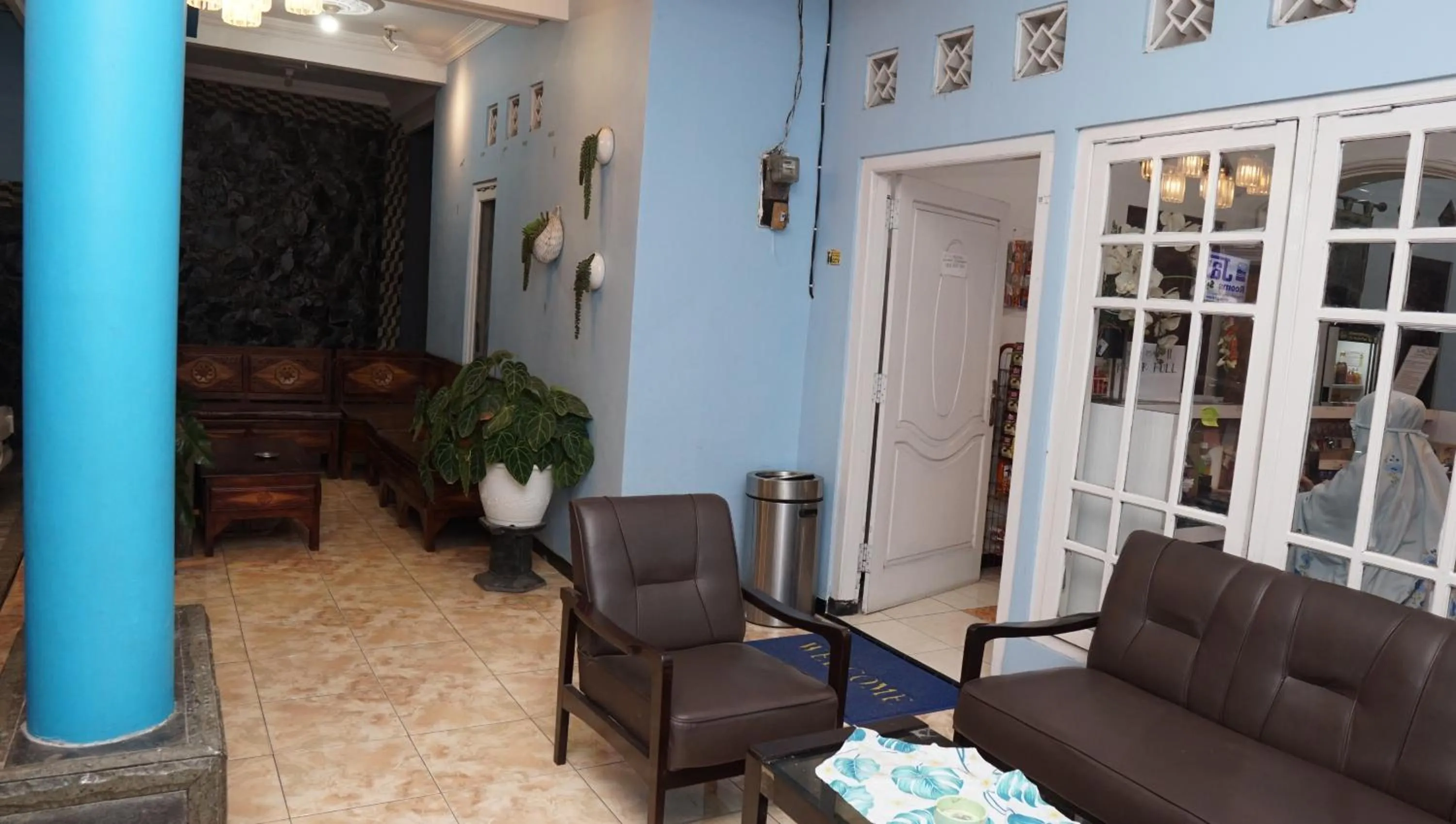 Seating area in Jazz Room Kampung Inggris Syariah