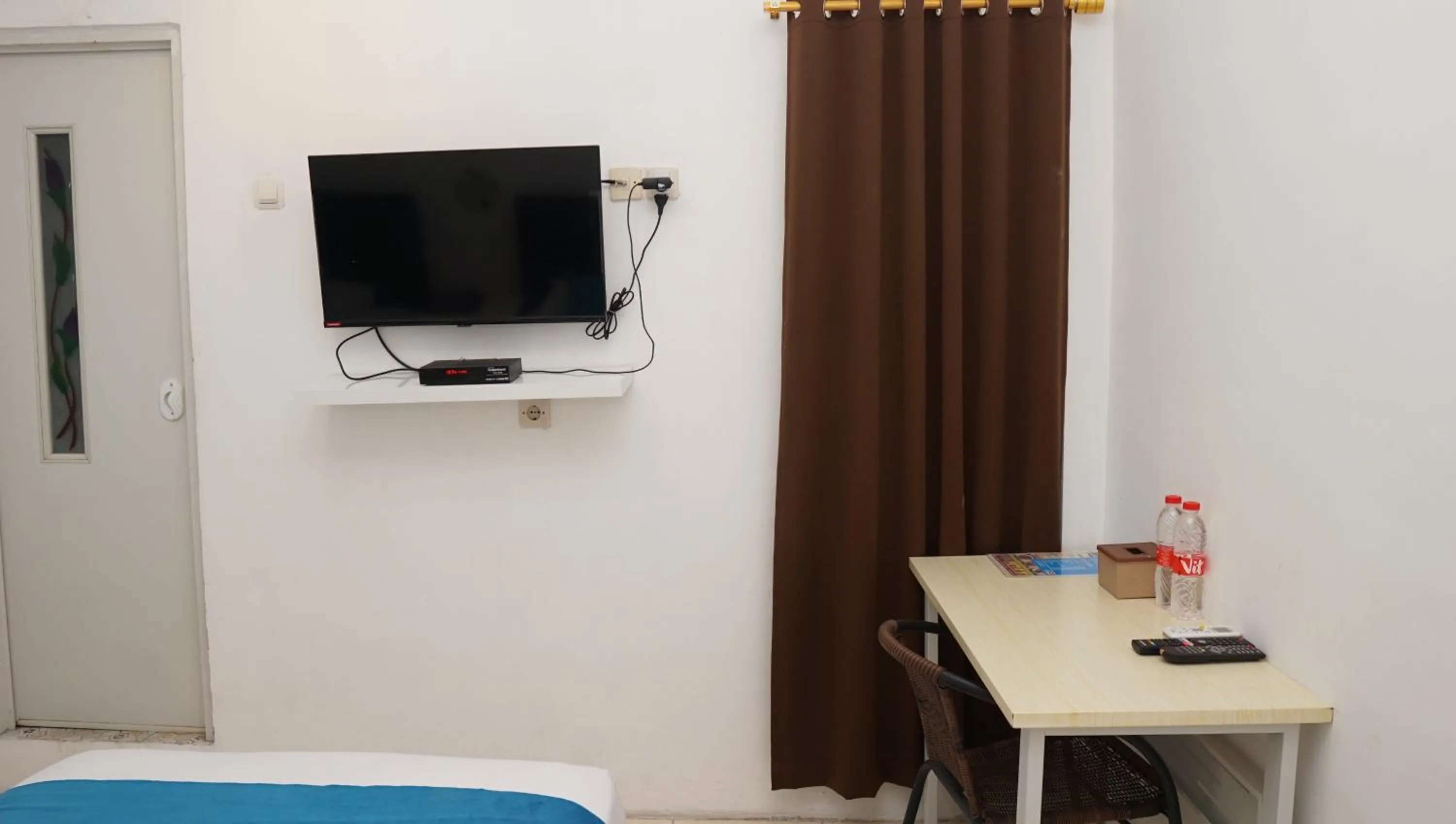 TV and multimedia in Jazz Room Kampung Inggris Syariah