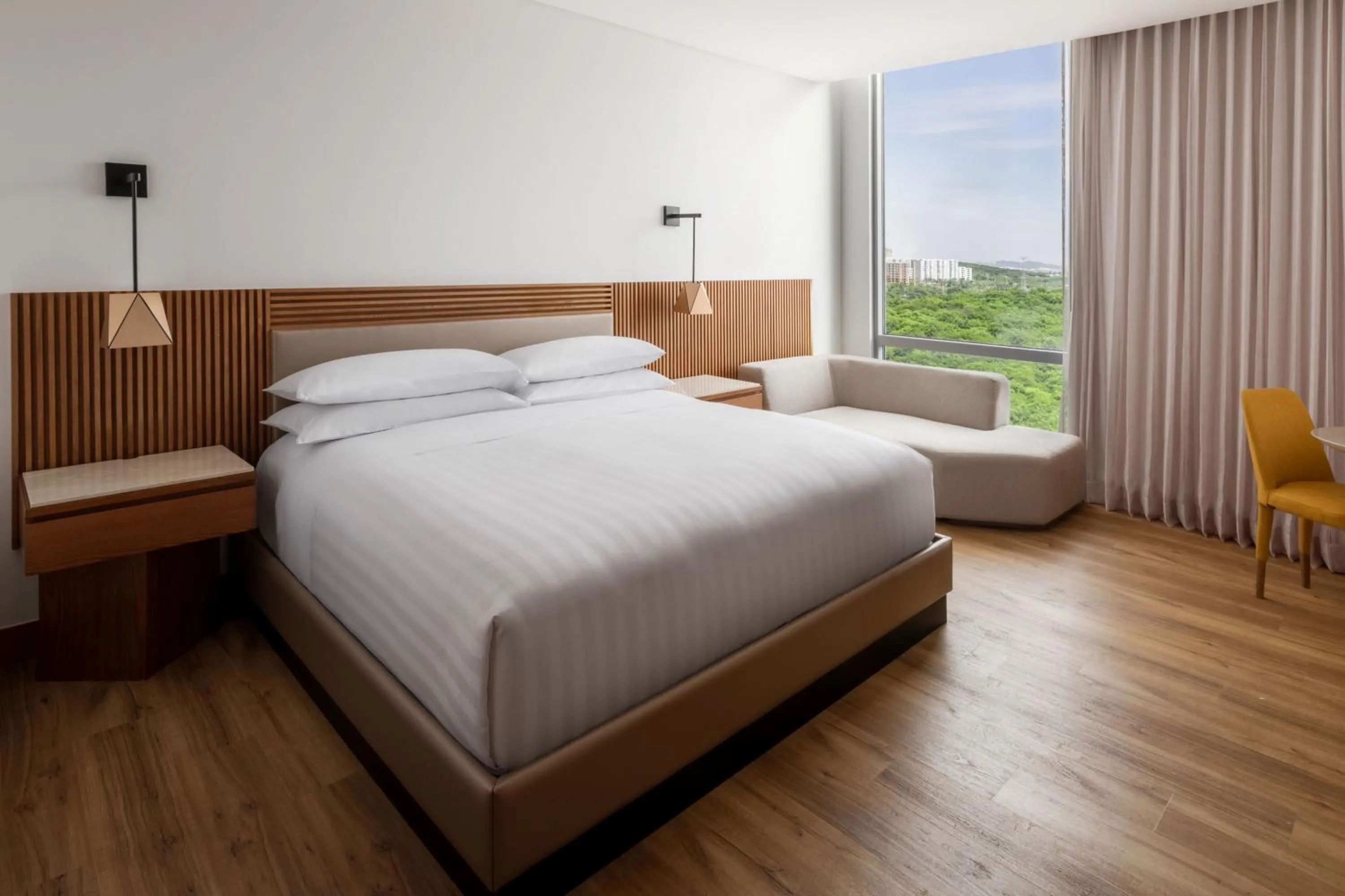 Photo of the whole room, Bed in Barranquilla Marriott Hotel