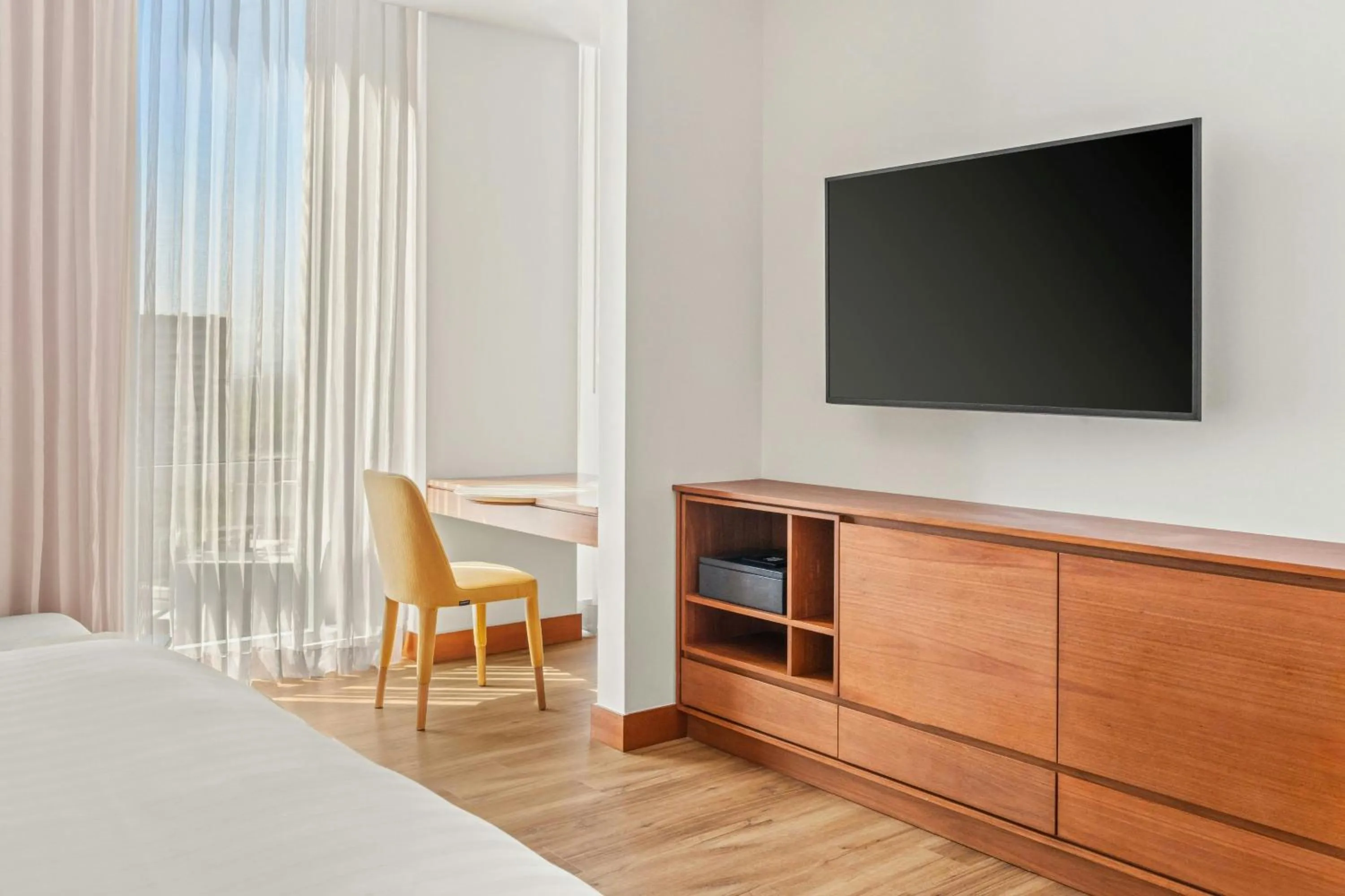 Photo of the whole room, Bed in Barranquilla Marriott Hotel