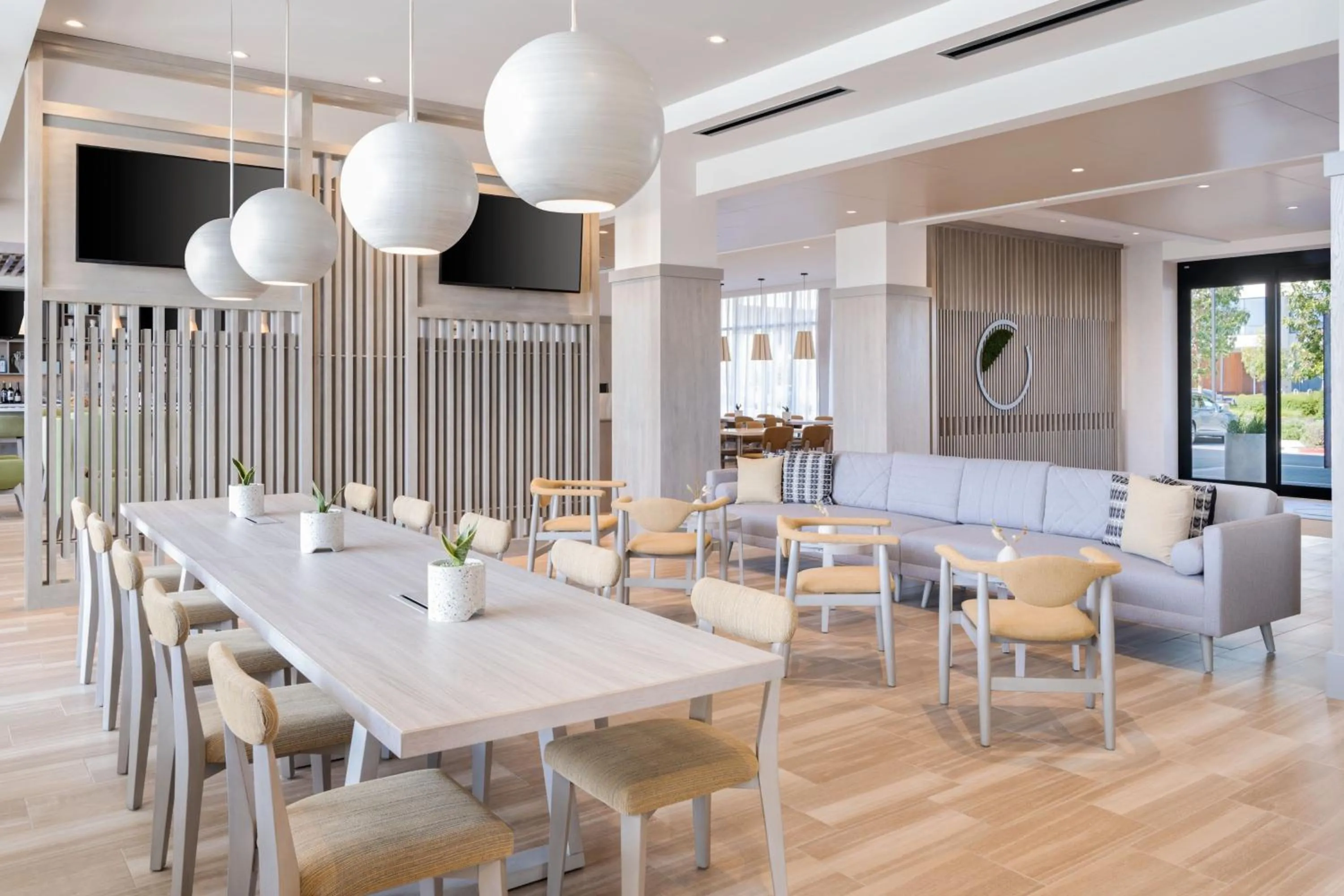 Lobby or reception in Element San Jose Airport