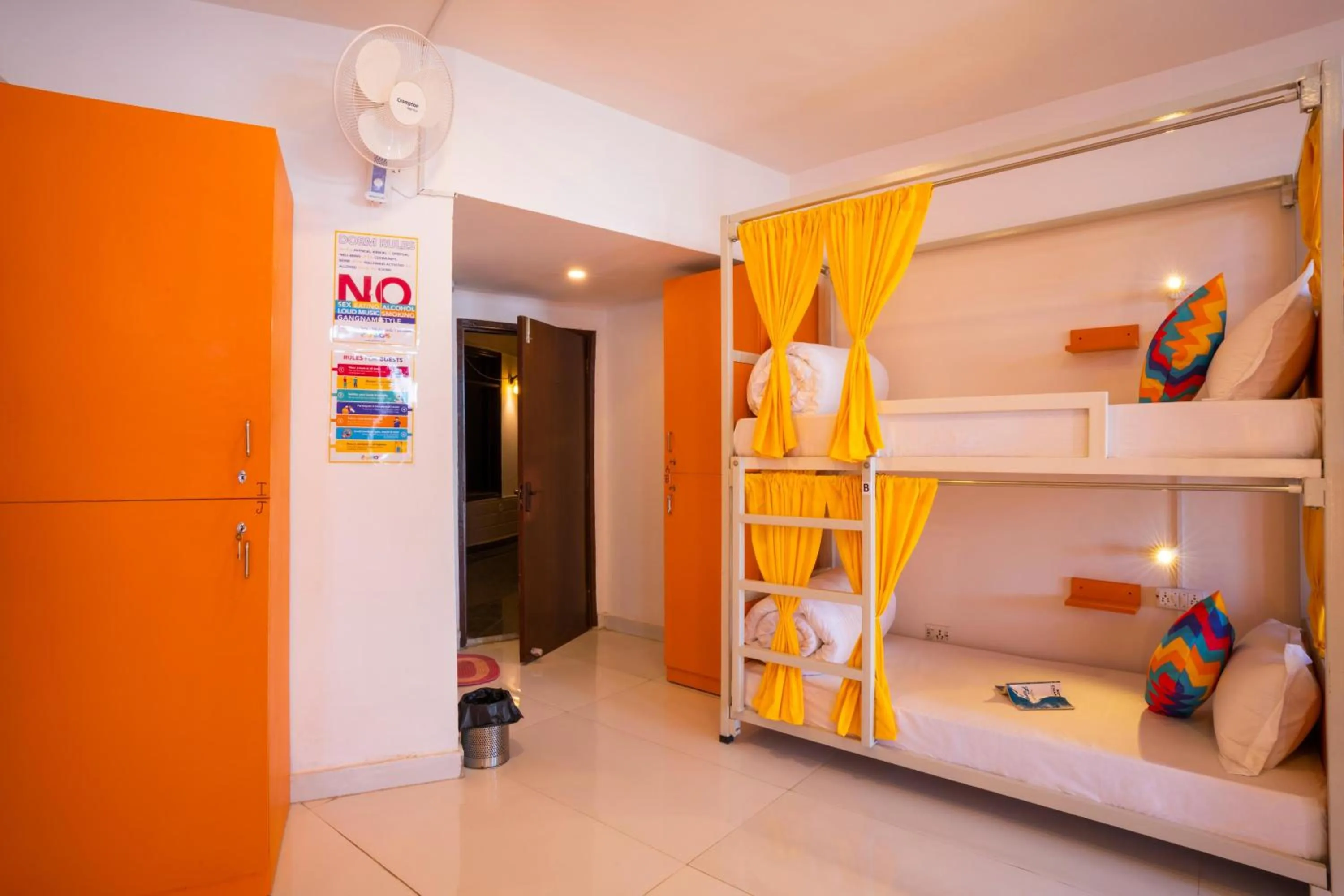 Bed in goSTOPS Mussoorie, Picture Palace