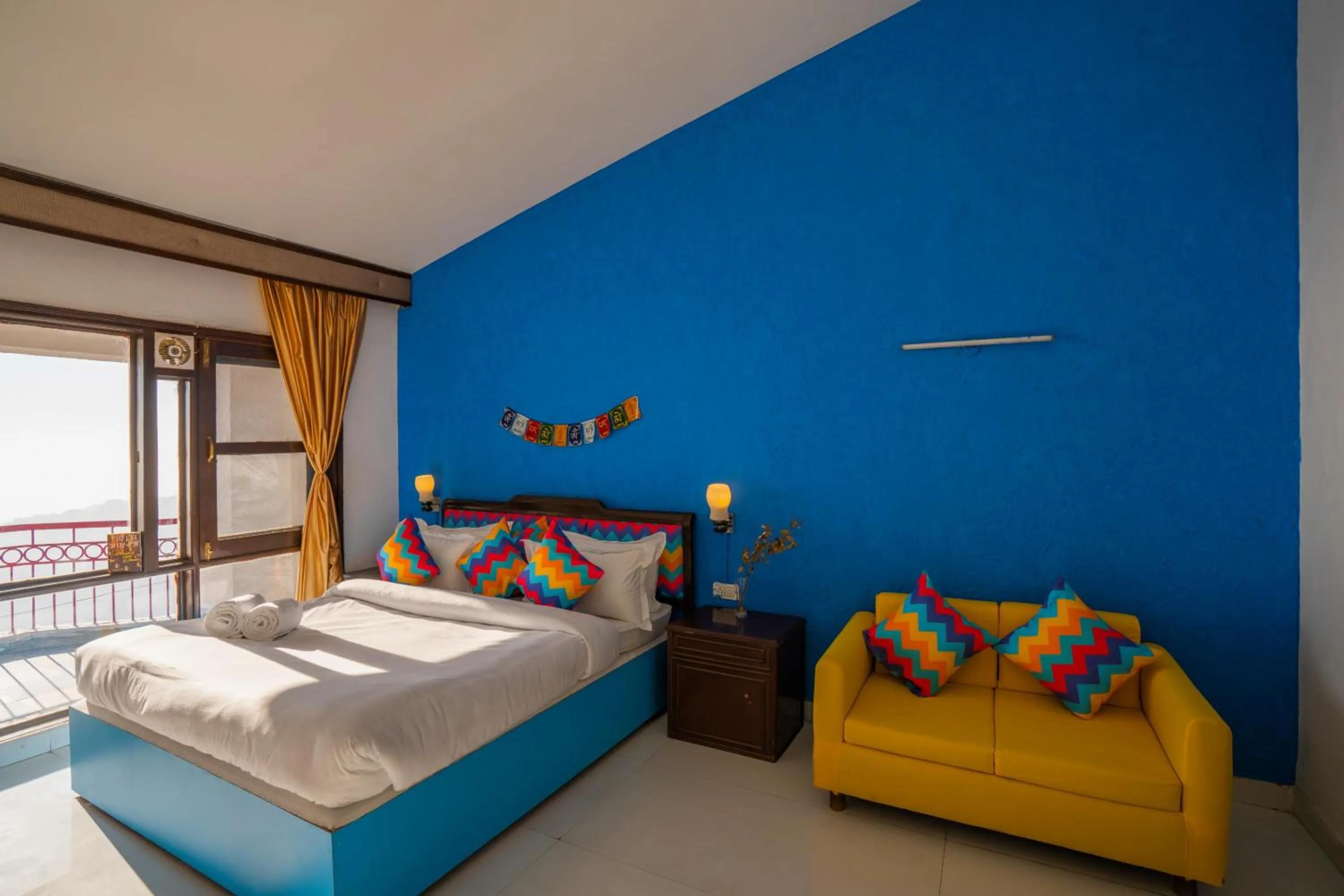 Bed in goSTOPS Mussoorie, Picture Palace