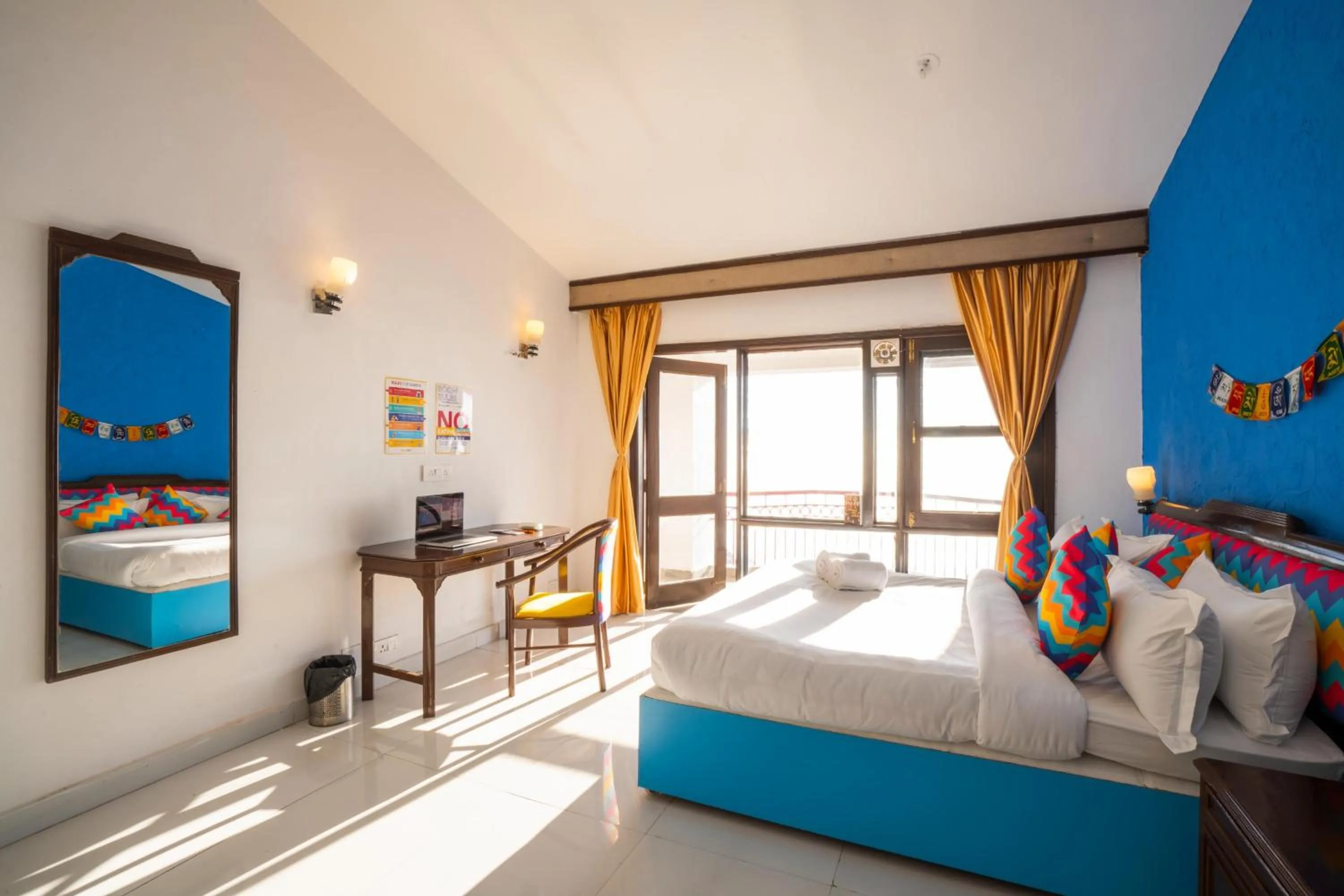 Bed in goSTOPS Mussoorie, Picture Palace