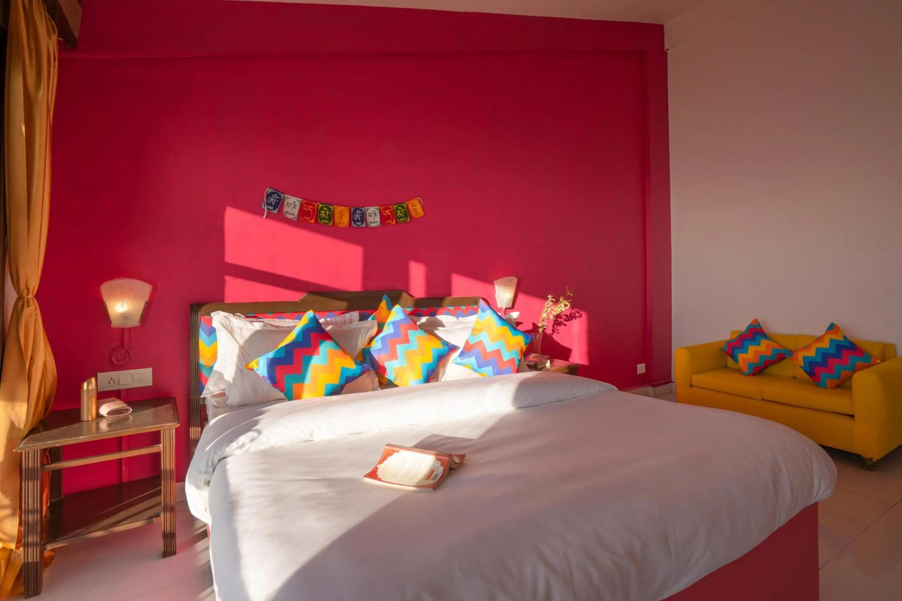 Bed in goSTOPS Mussoorie, Picture Palace