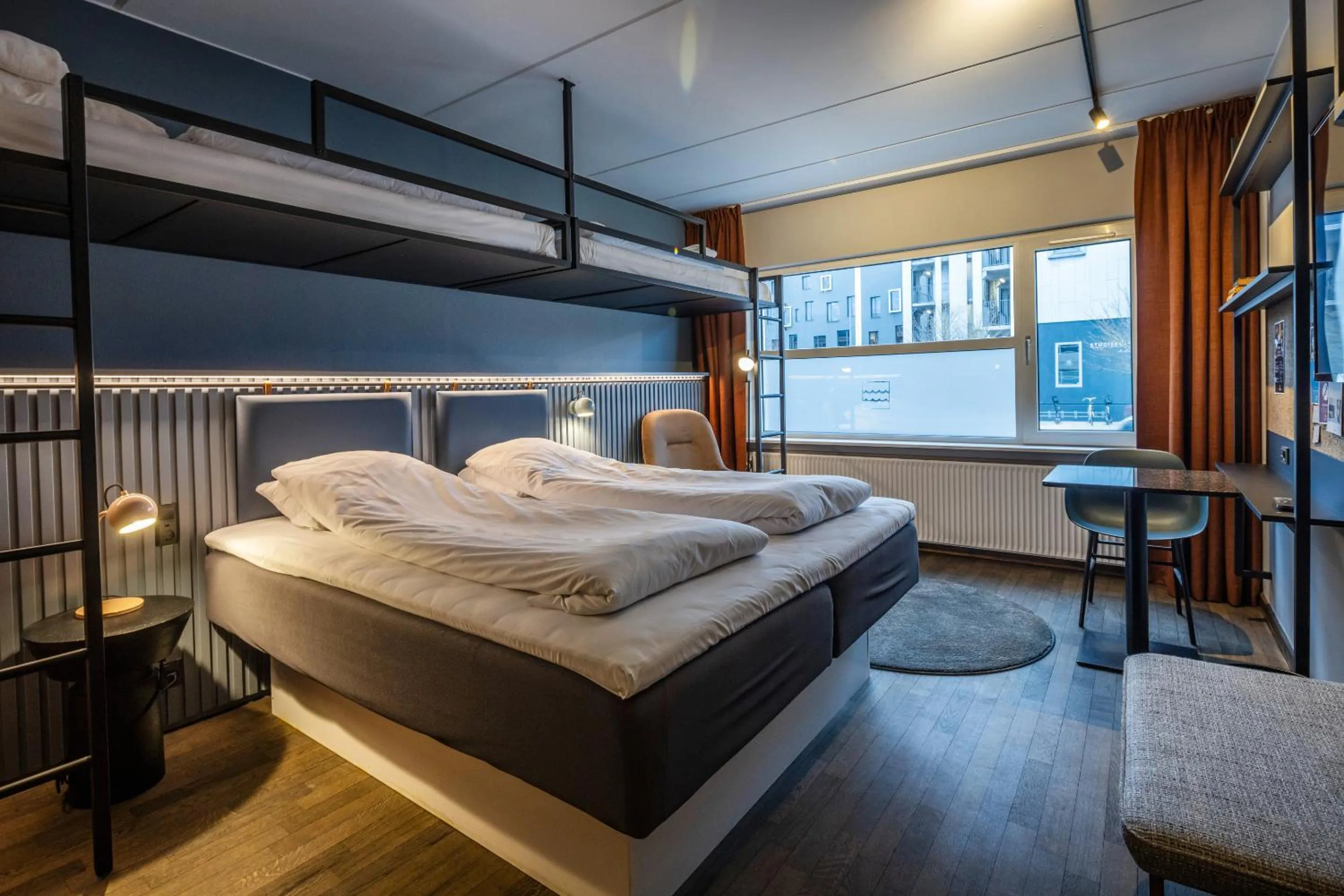 bunk bed, Bed in Pier 5 Hotel