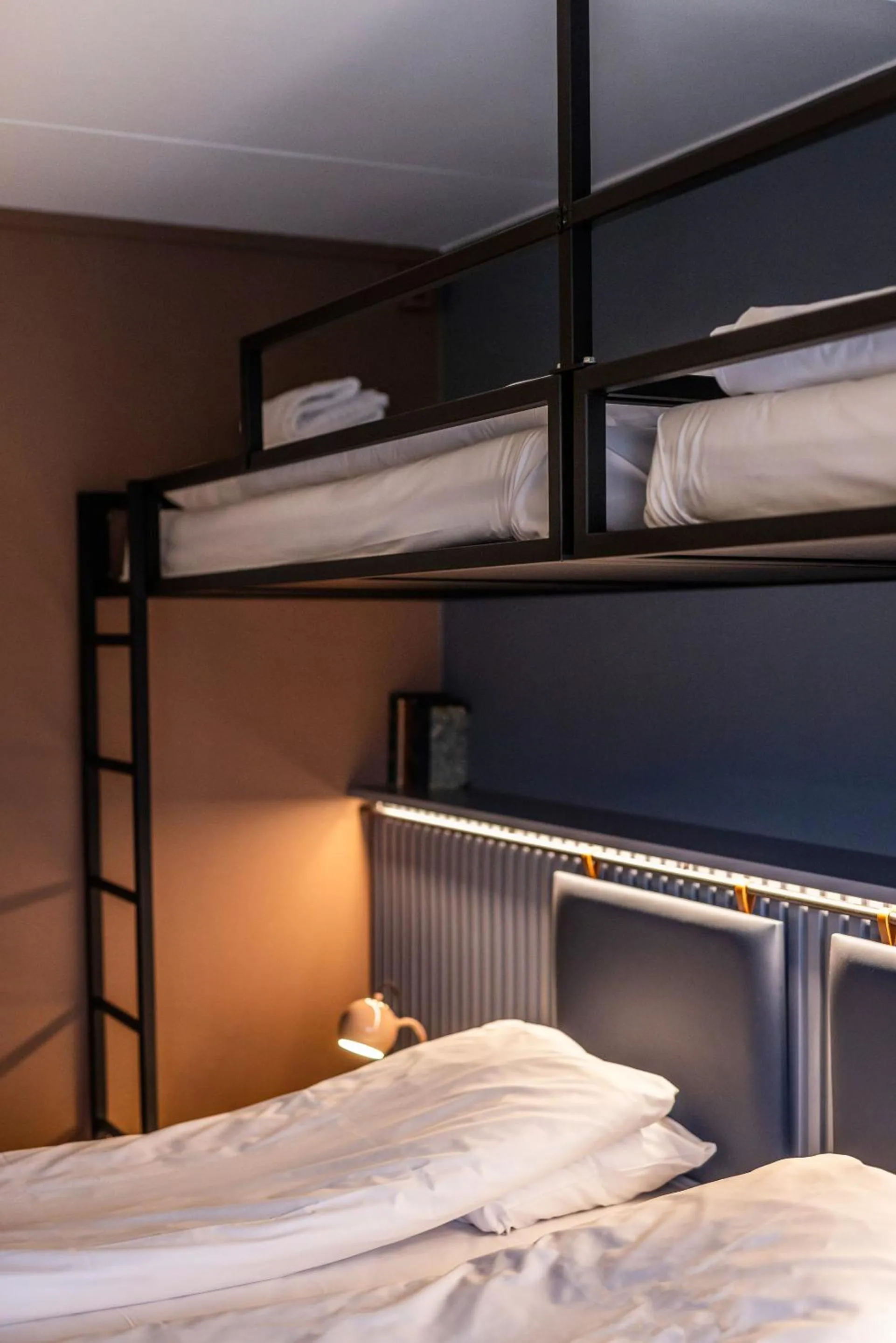 bunk bed, Bed in Pier 5 Hotel