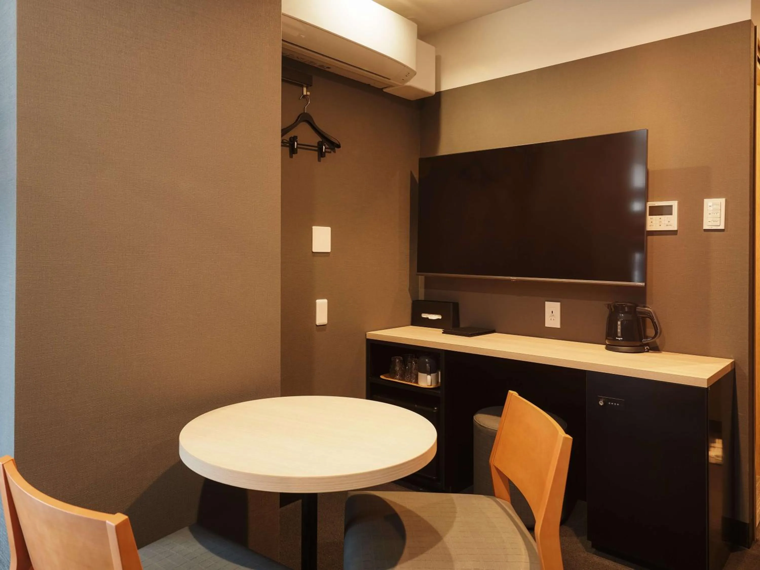 Photo of the whole room in CABIN&HOTEL CONSTANT NAHA