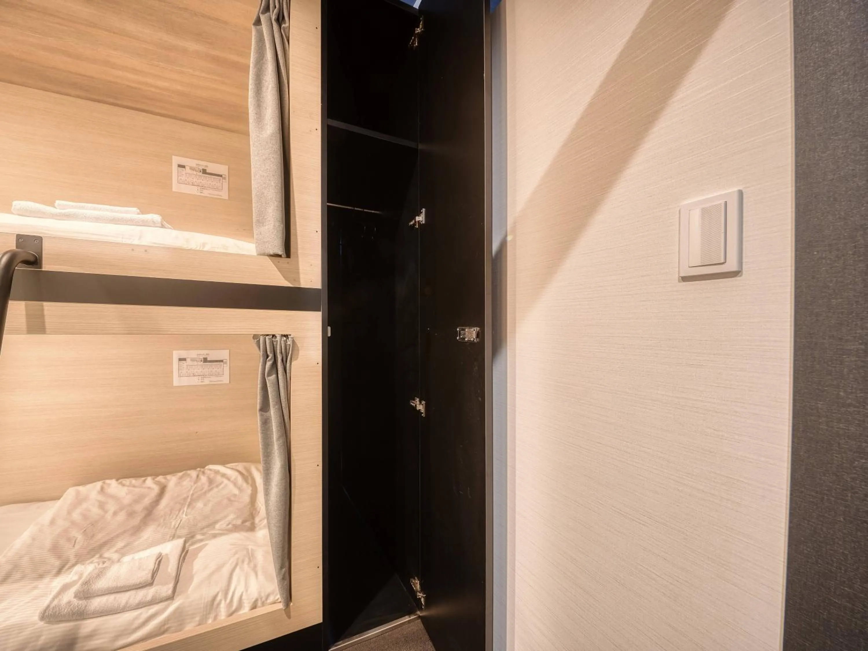 bunk bed, Bed in CABIN&HOTEL CONSTANT NAHA