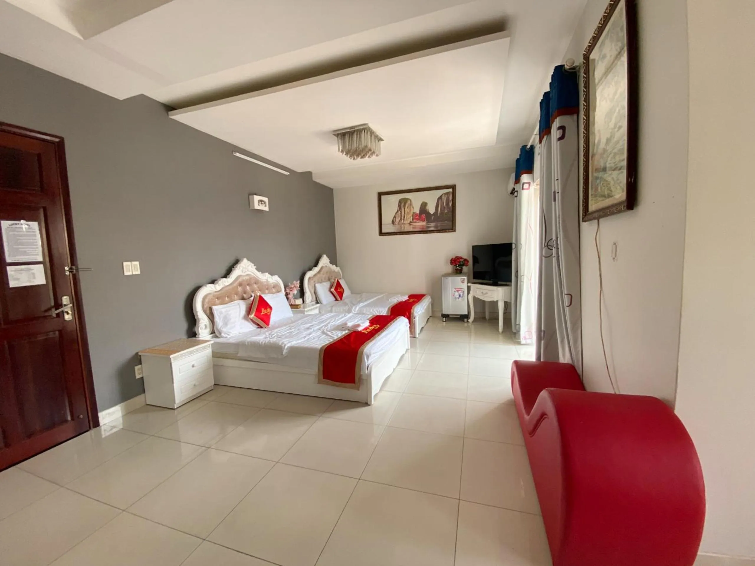 Balcony/Terrace, Bed in Lucky hotel