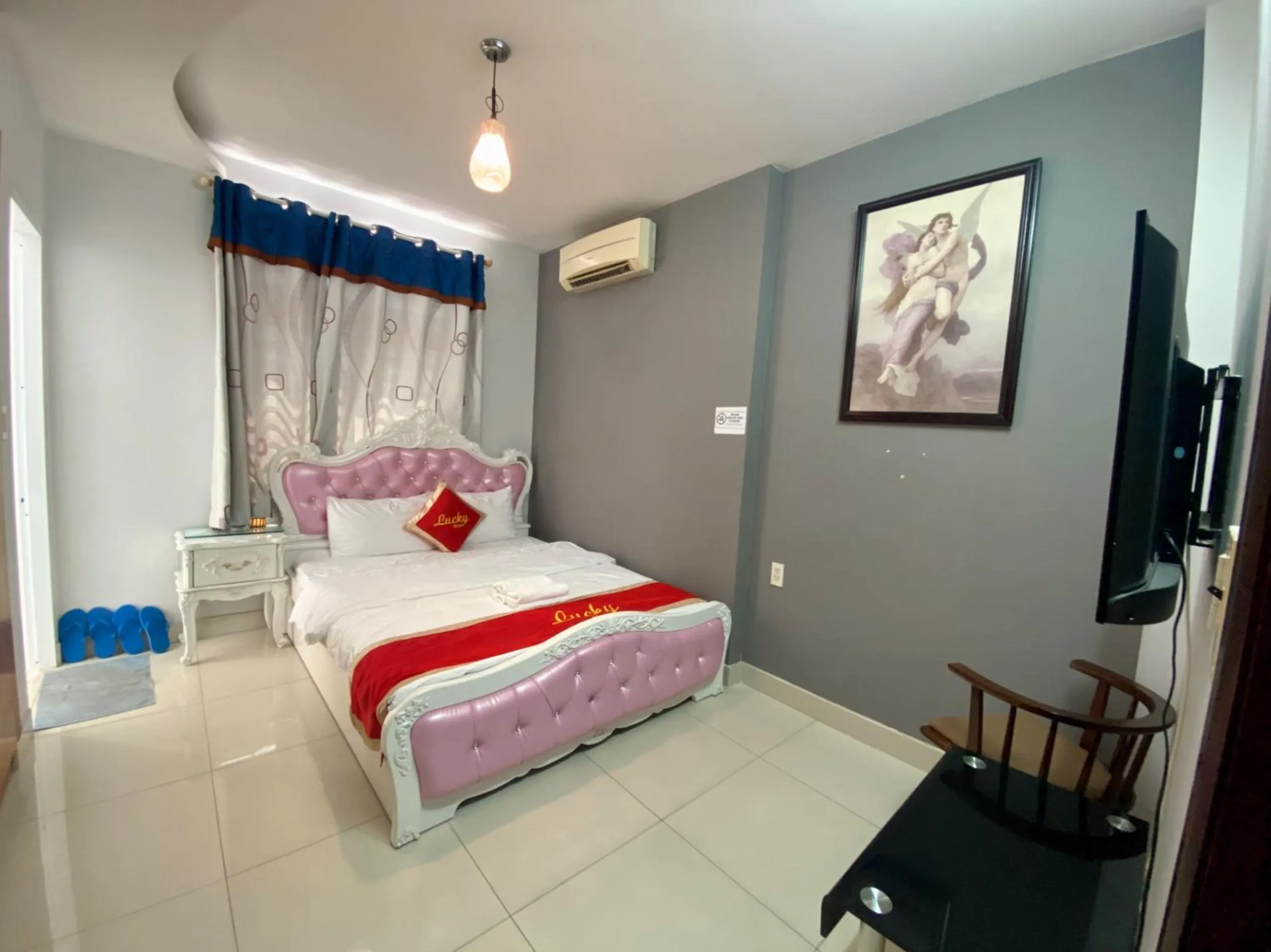 Photo of the whole room, Bed in Lucky hotel