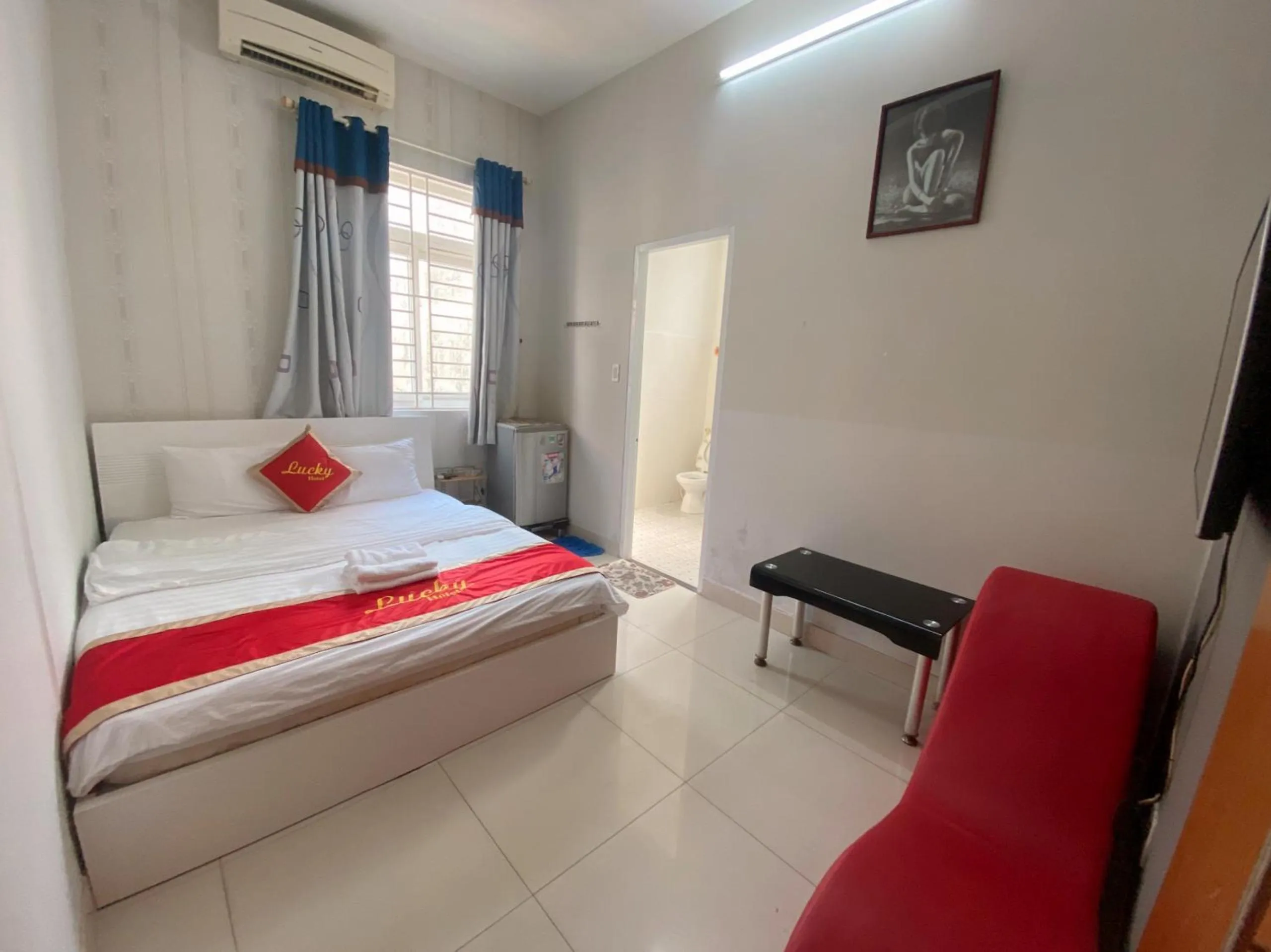 hair dresser, Bed in Lucky hotel