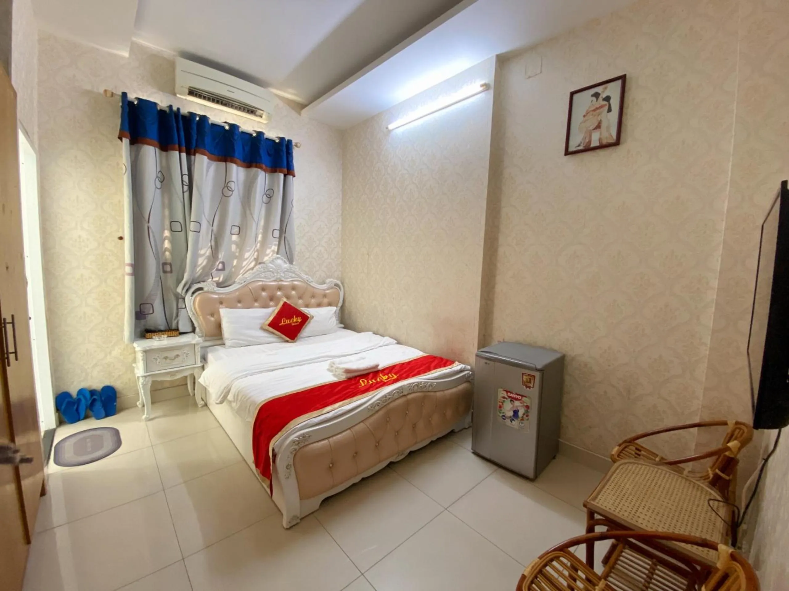 Bedroom, Bed in Lucky hotel