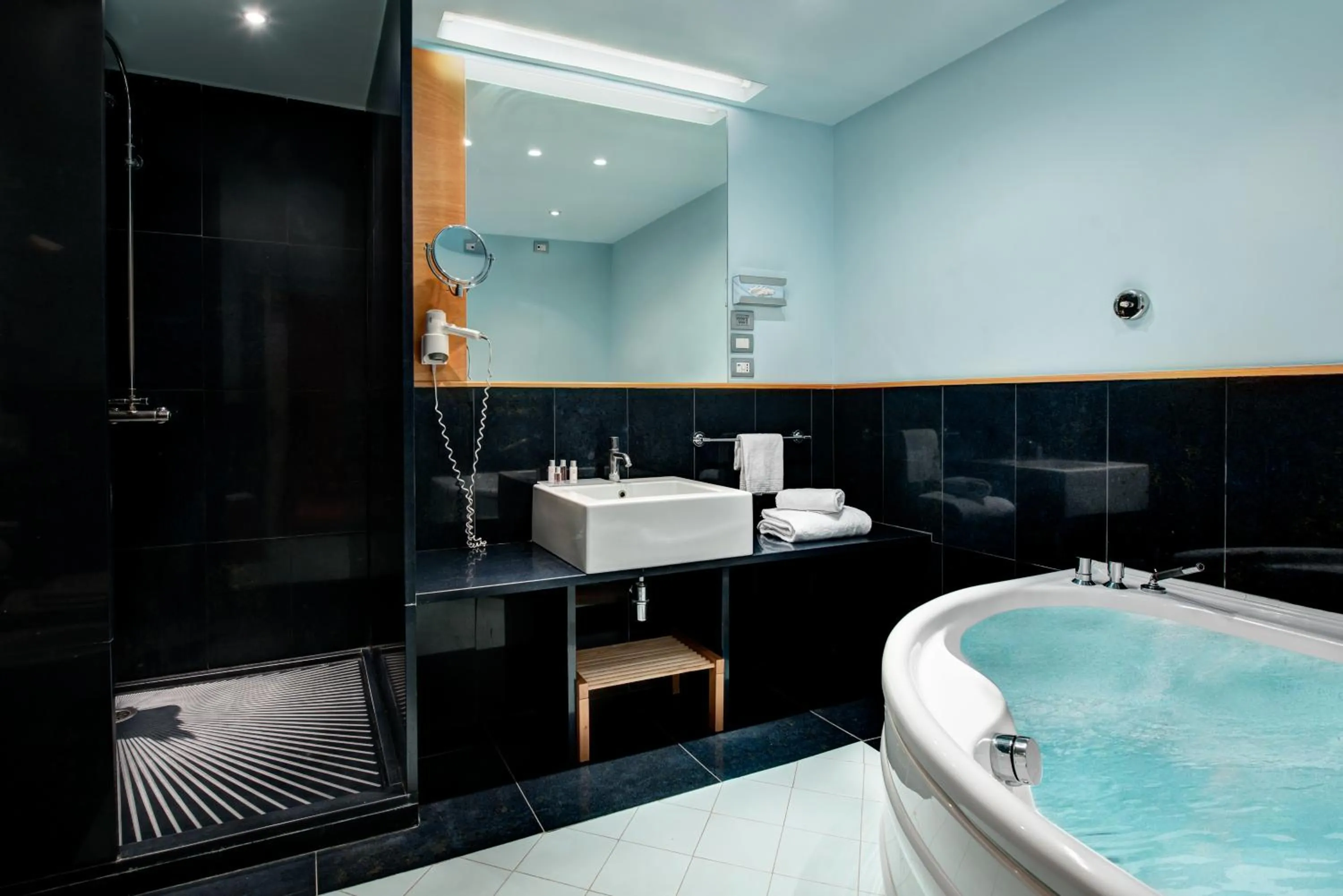 Shower in Towers Hotel Stabiae Sorrento Coast