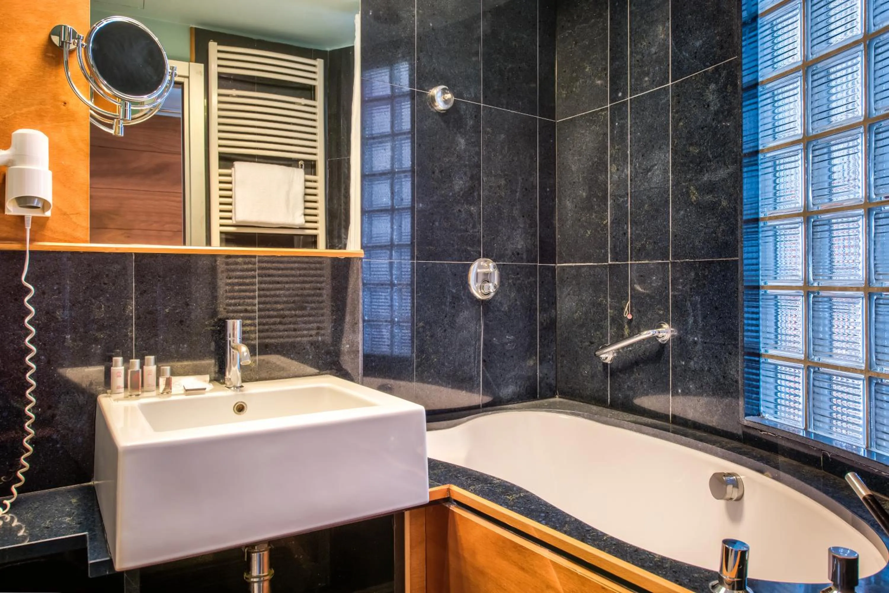 Bathroom in Towers Hotel Stabiae Sorrento Coast