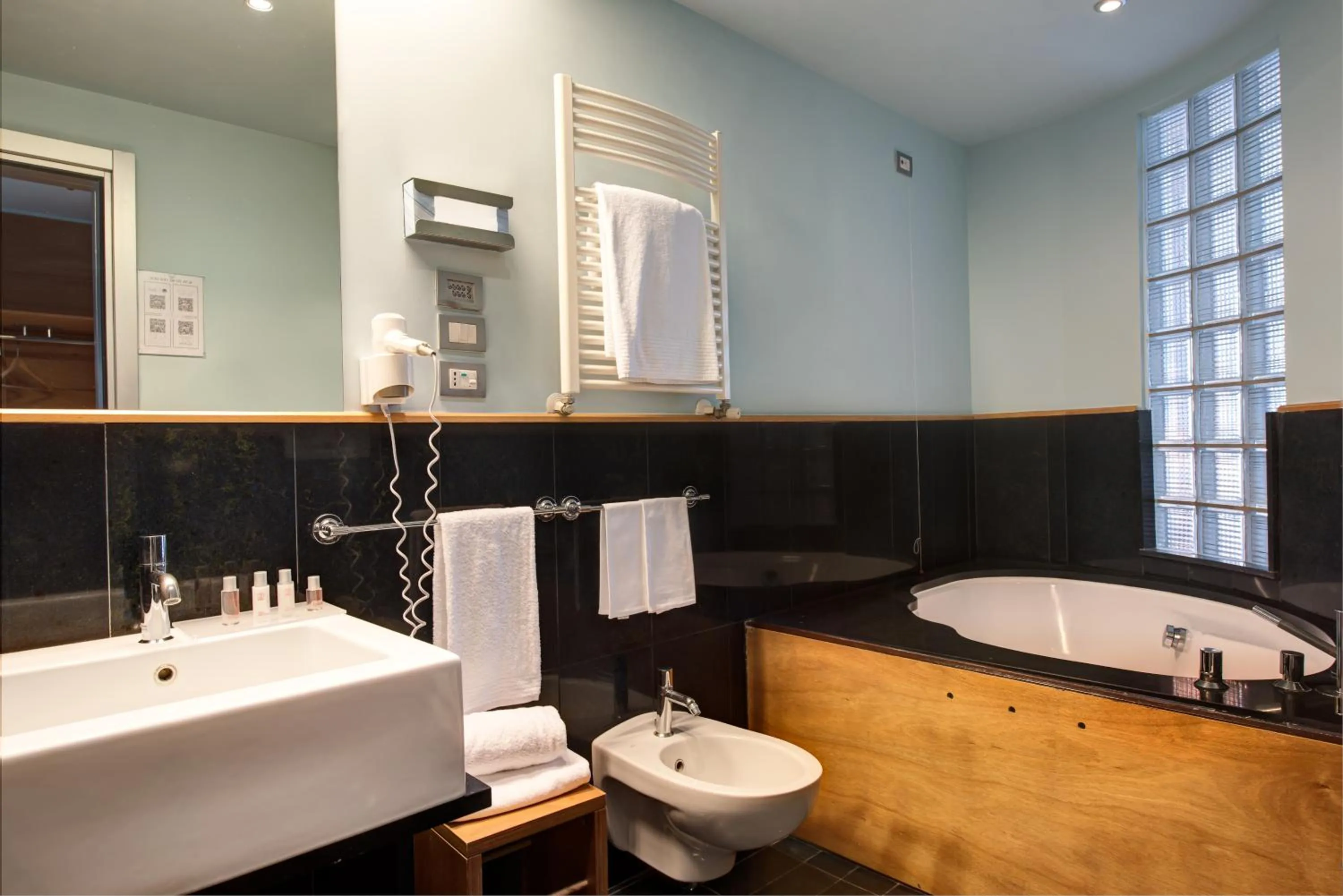 Bathroom in Towers Hotel Stabiae Sorrento Coast