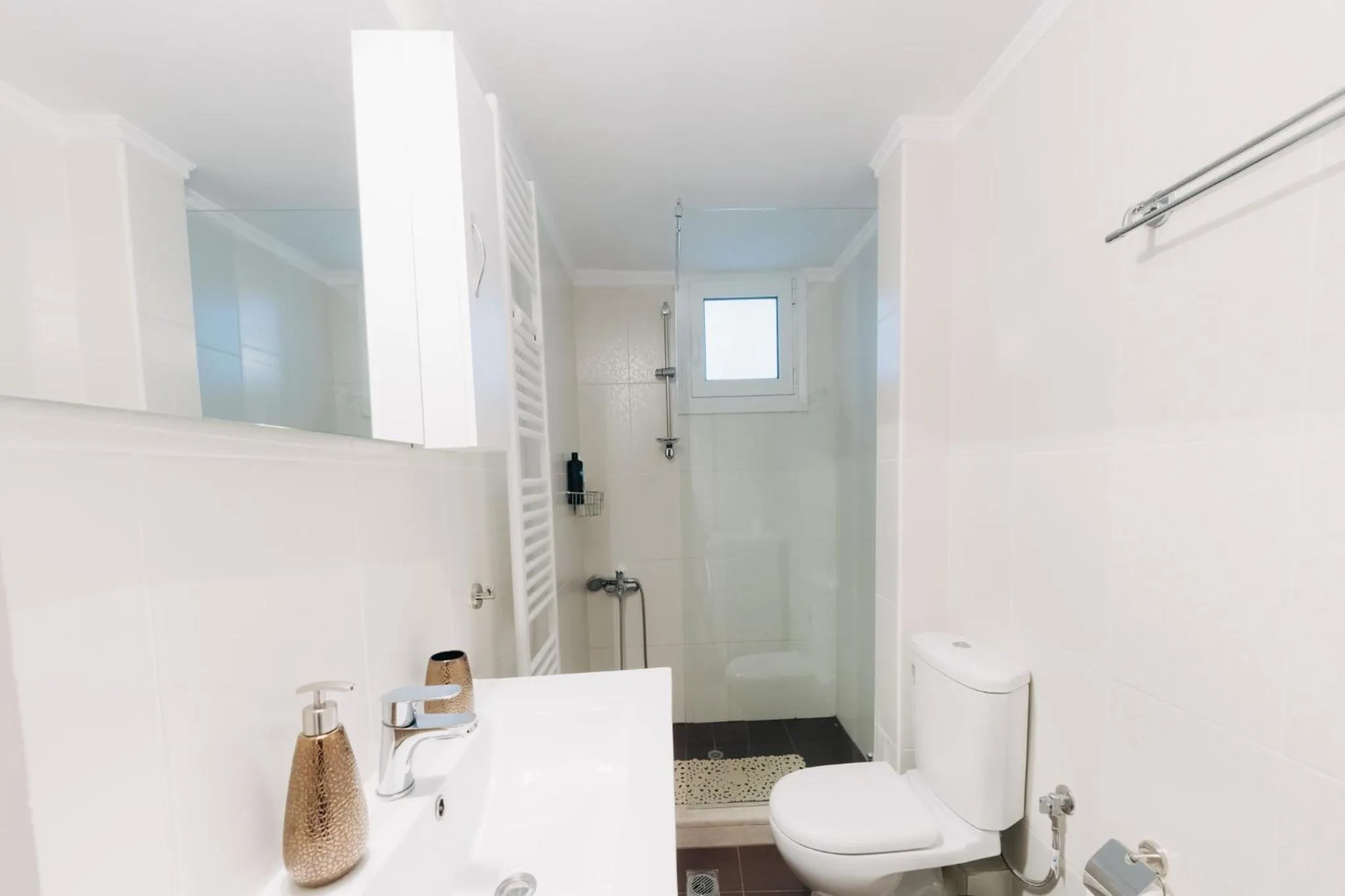 Shower in Best House Saint John, New Port of Patras