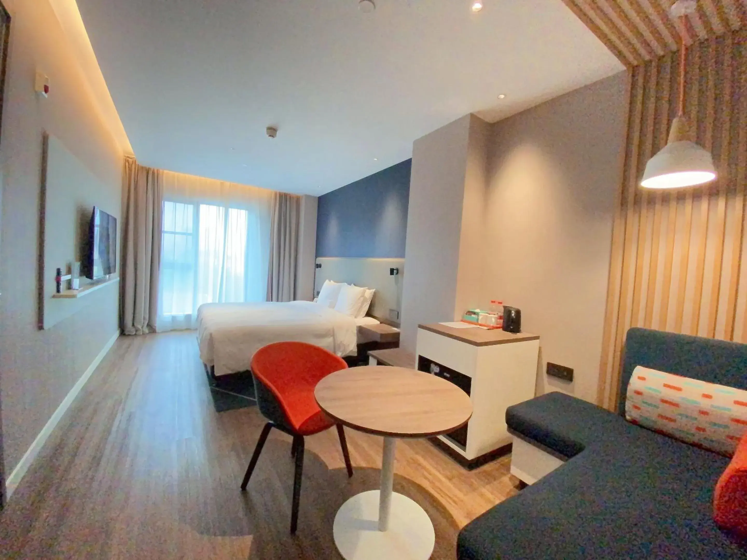 Standard King Room - Accessible in Holiday Inn Express Shanghai Expo Centre by IHG Standard King Room - Accessible in Holiday Inn Express Shanghai Expo Centre by IHG