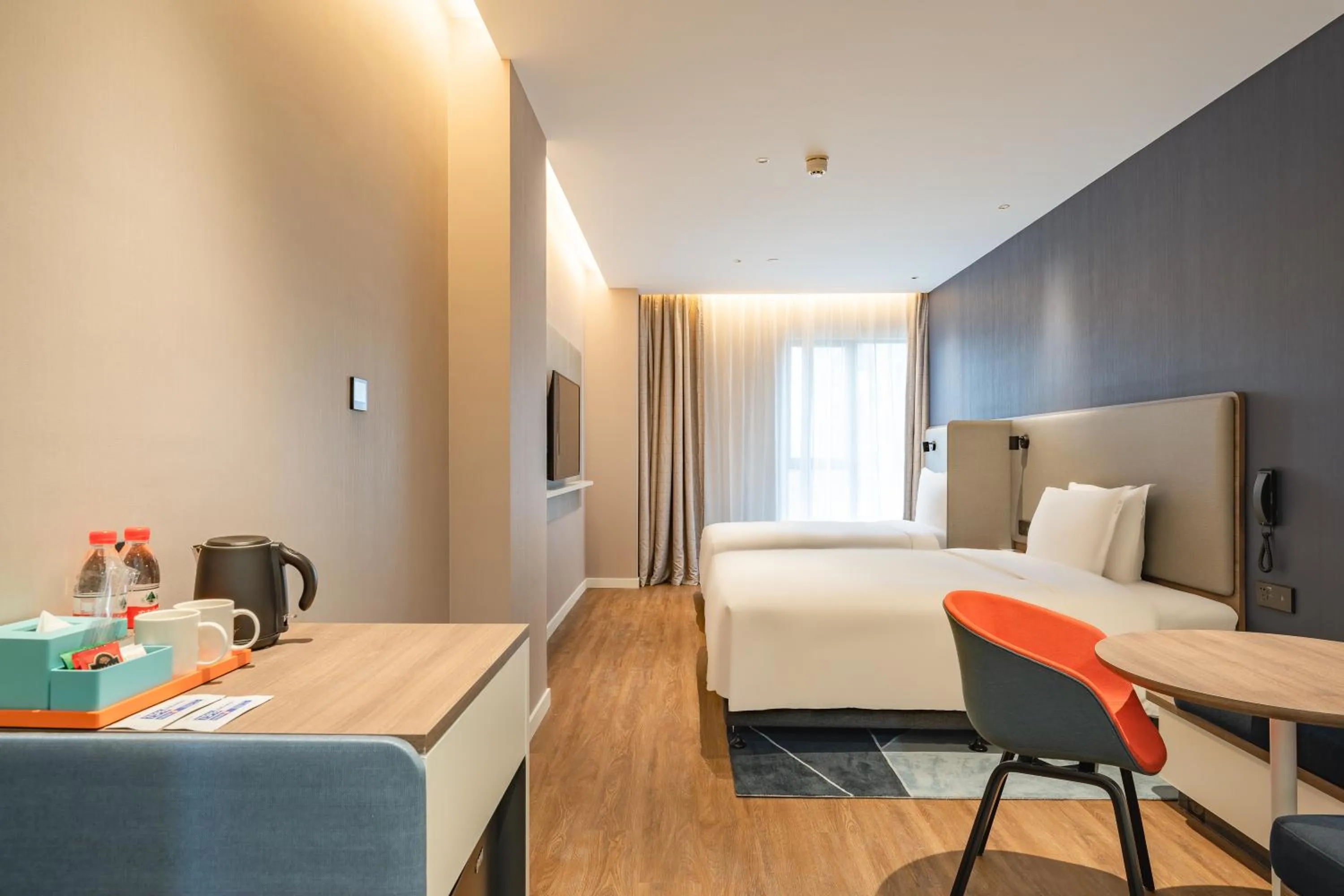 Bed in Holiday Inn Express Shanghai Expo Centre by IHG