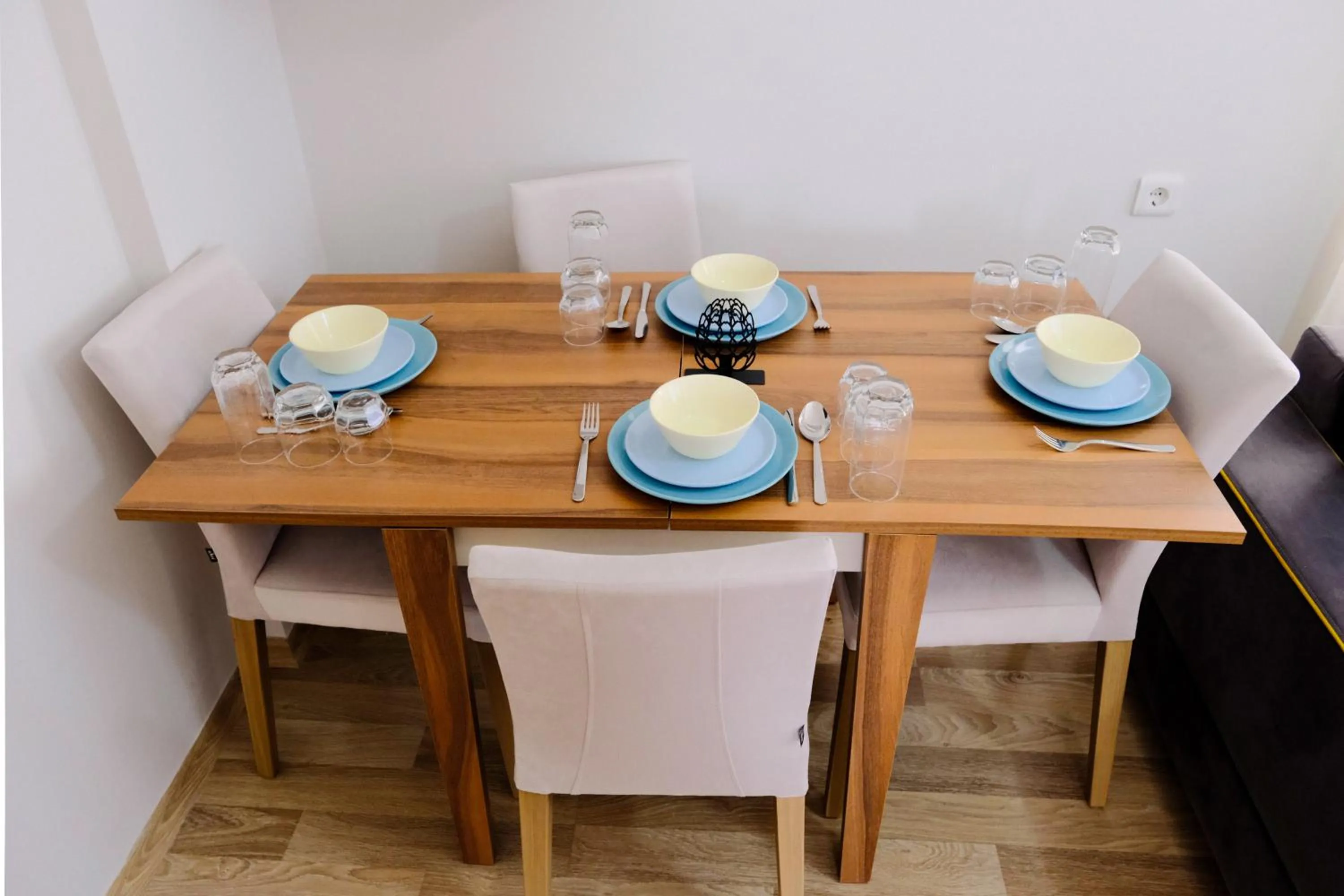 Dining area in Ozgur City Residence