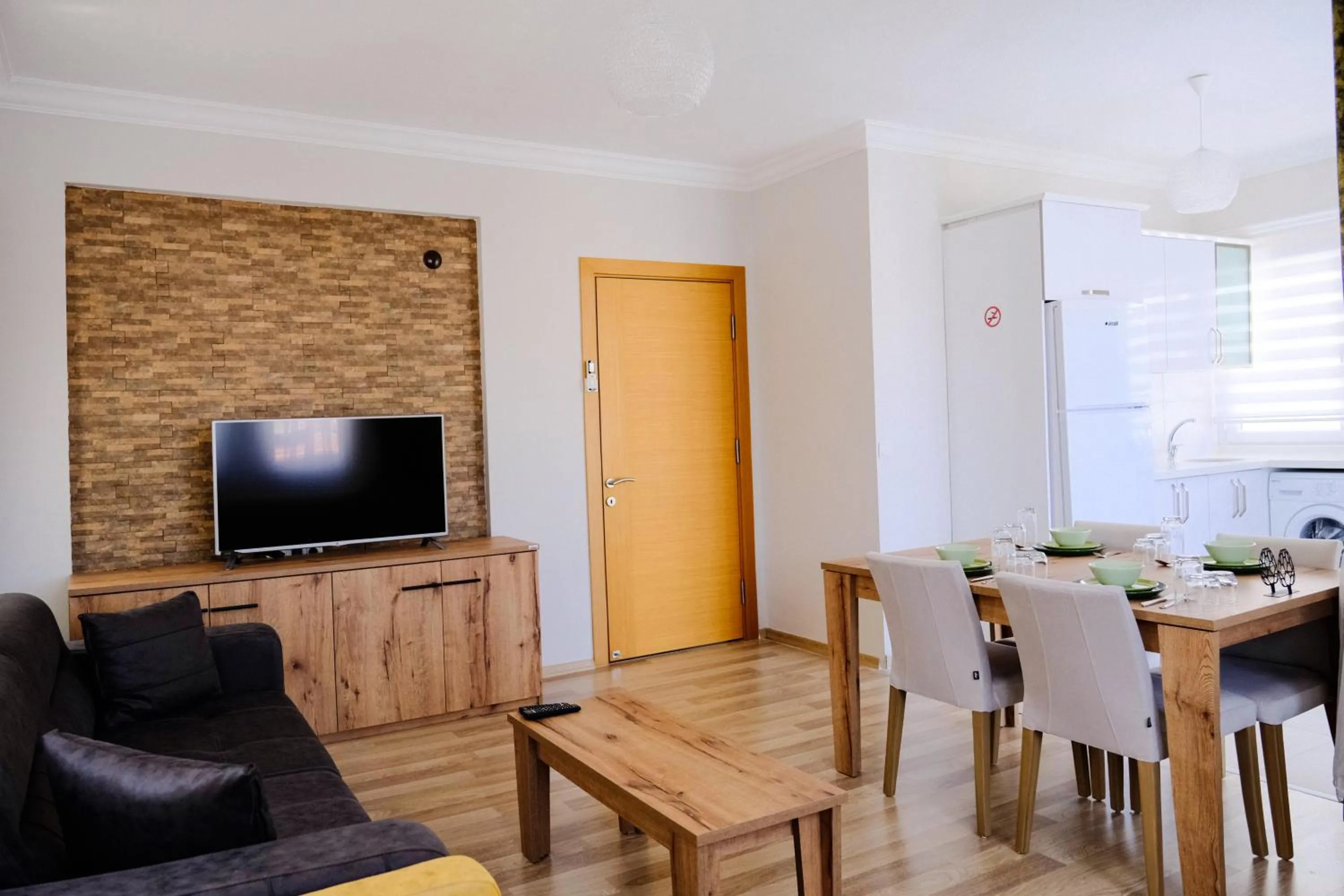 Communal lounge/ TV room in Ozgur City Residence