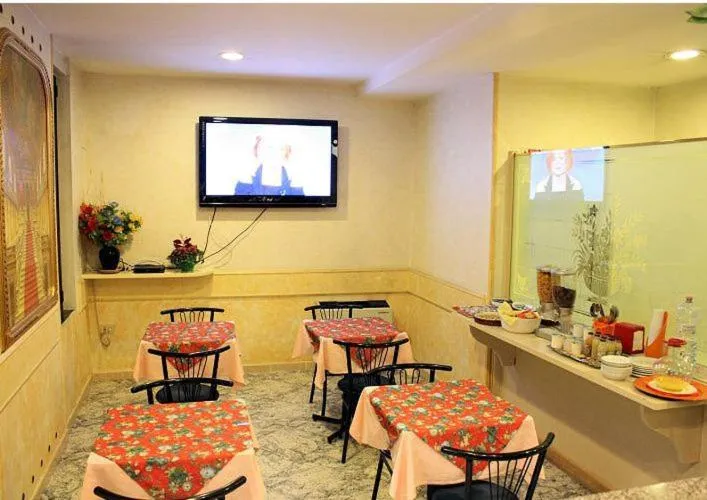 Restaurant/places to eat in Hotel Vienna