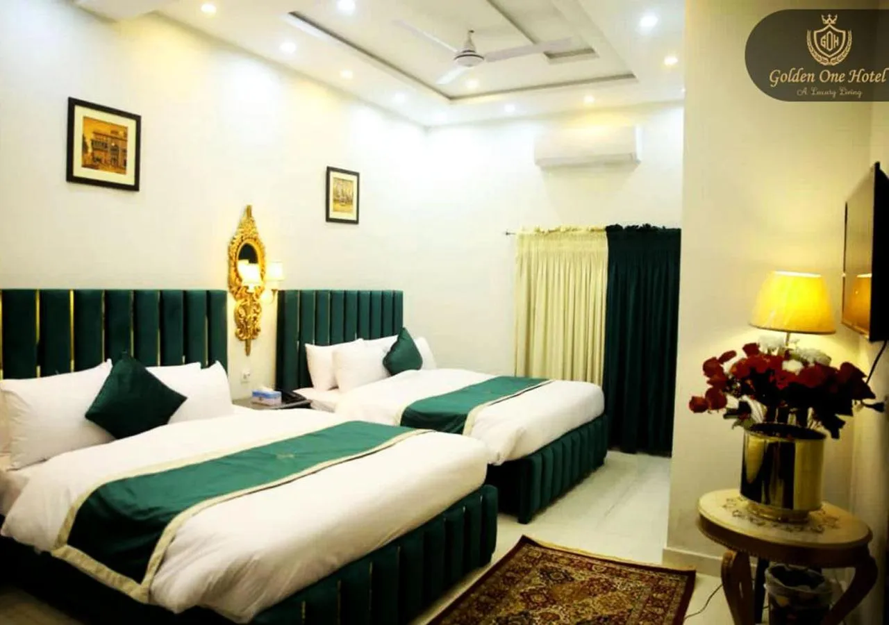 Bedroom, Bed in Golden One Hotel