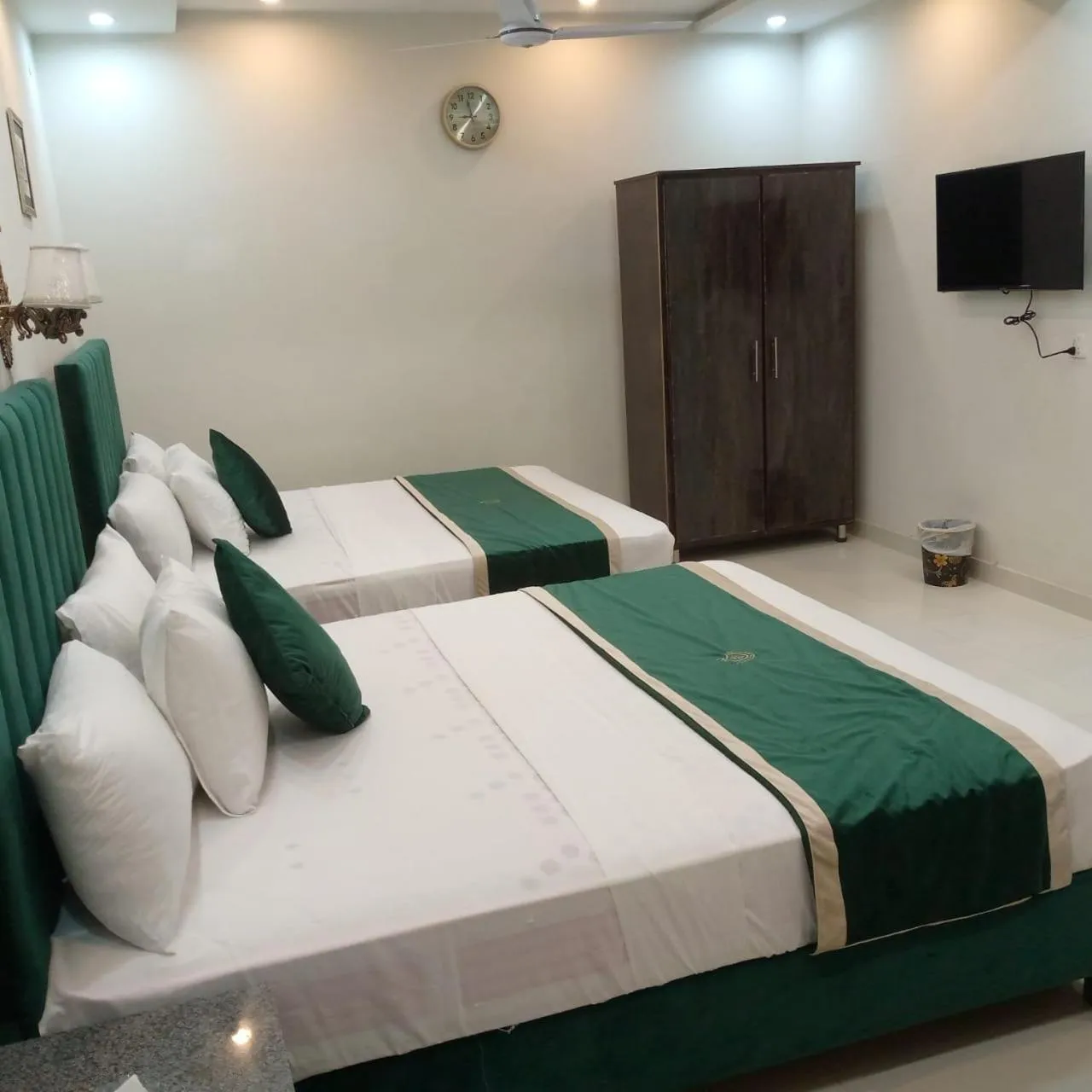 Bedroom, Bed in Golden One Hotel