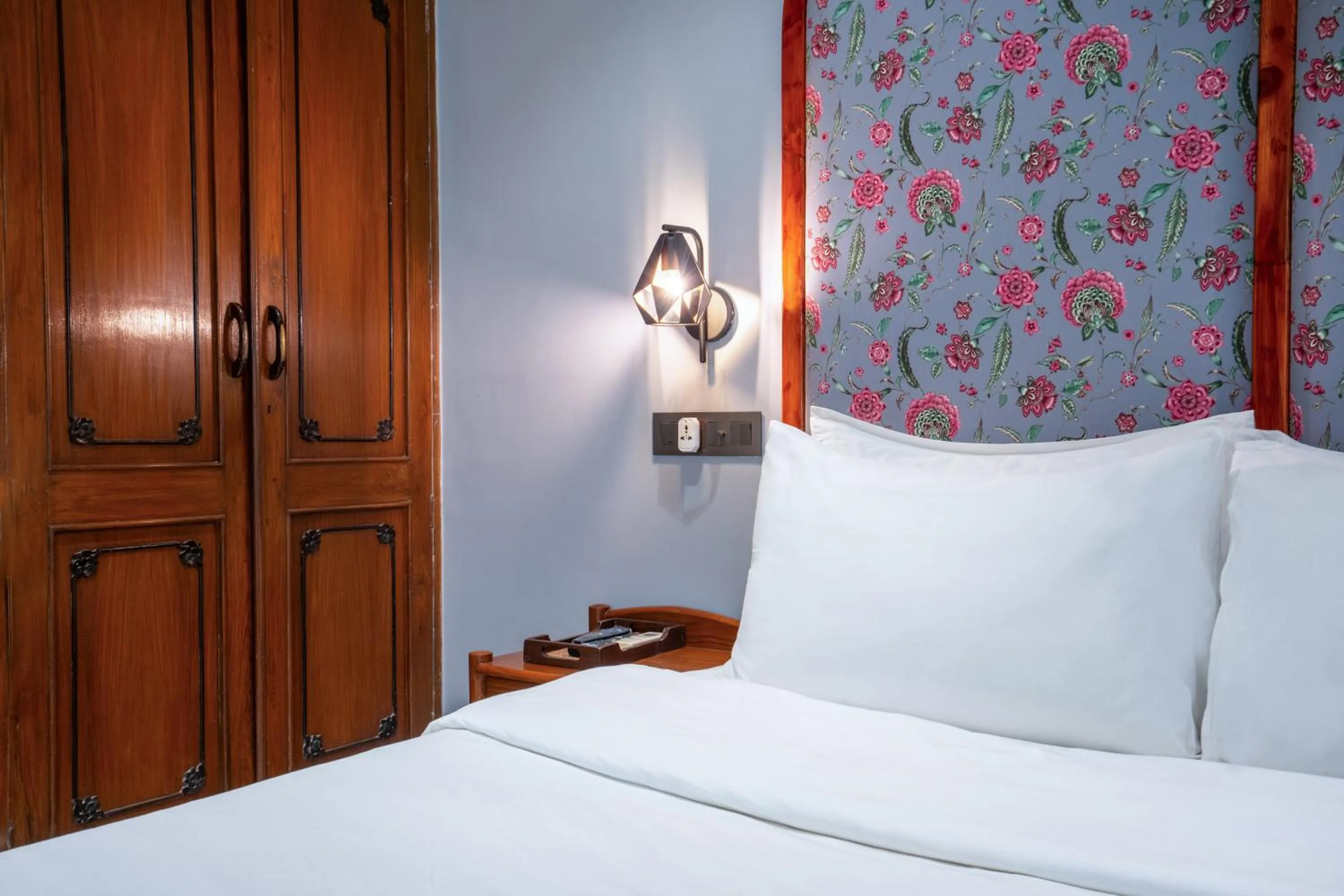 Bed in Girisadan - A City Centre Boutique Hotel