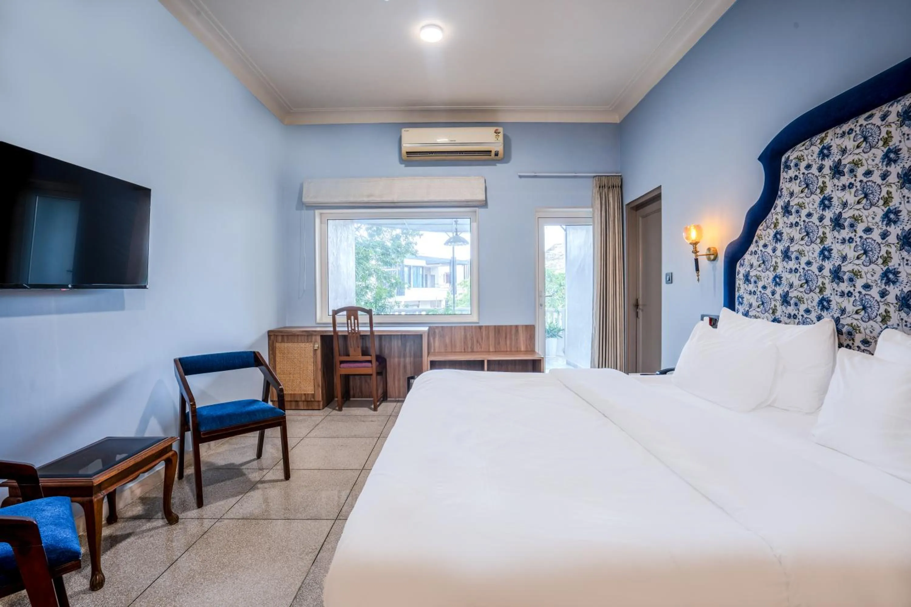 Bedroom, Bed in Girisadan - A City Centre Boutique Hotel