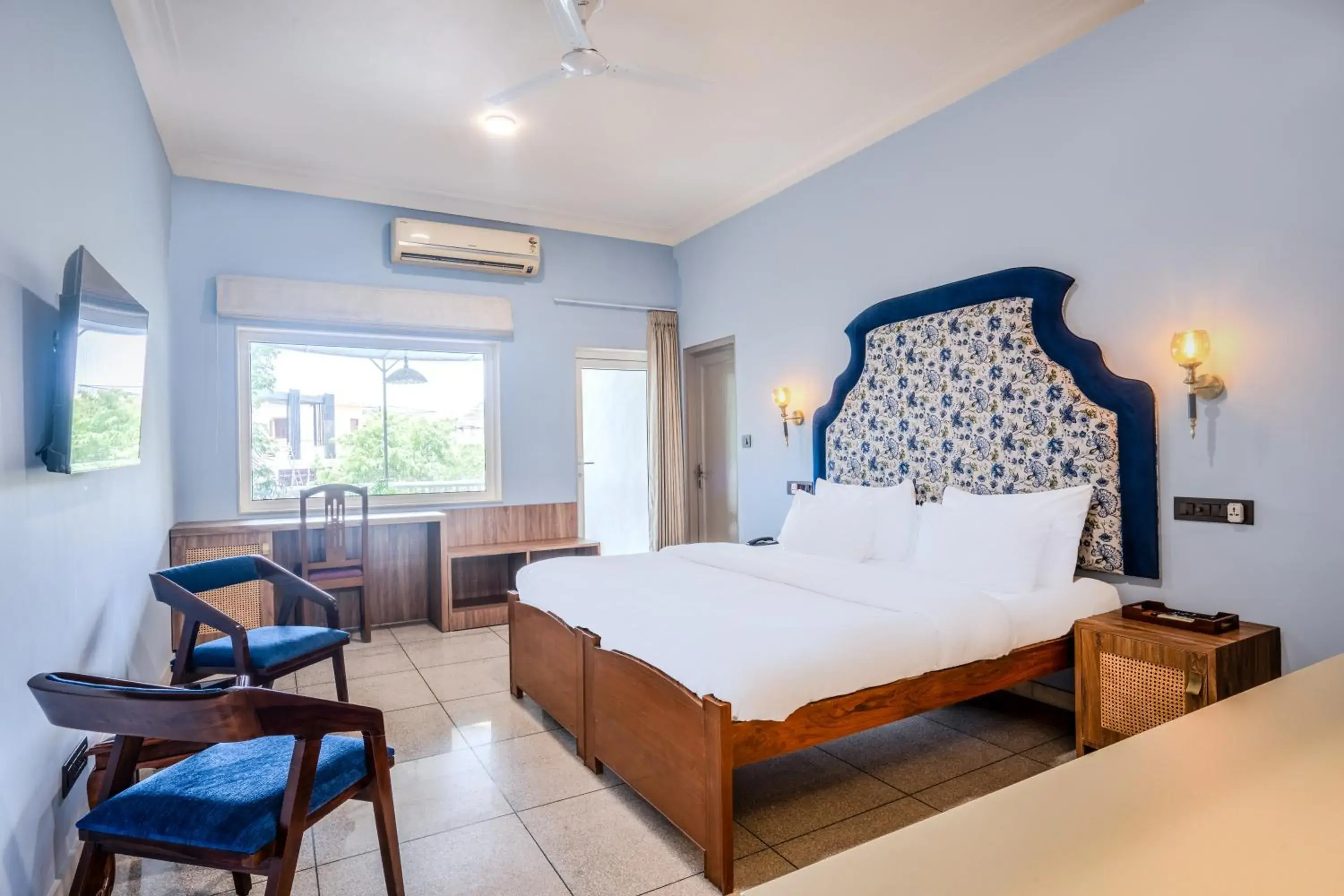 Deluxe Double or Twin Room with Balcony - single occupancy in Girisadan - A City Centre Boutique Hotel Deluxe Double or Twin Room with Balcony - single occupancy in Girisadan - A City Centre Boutique Hotel