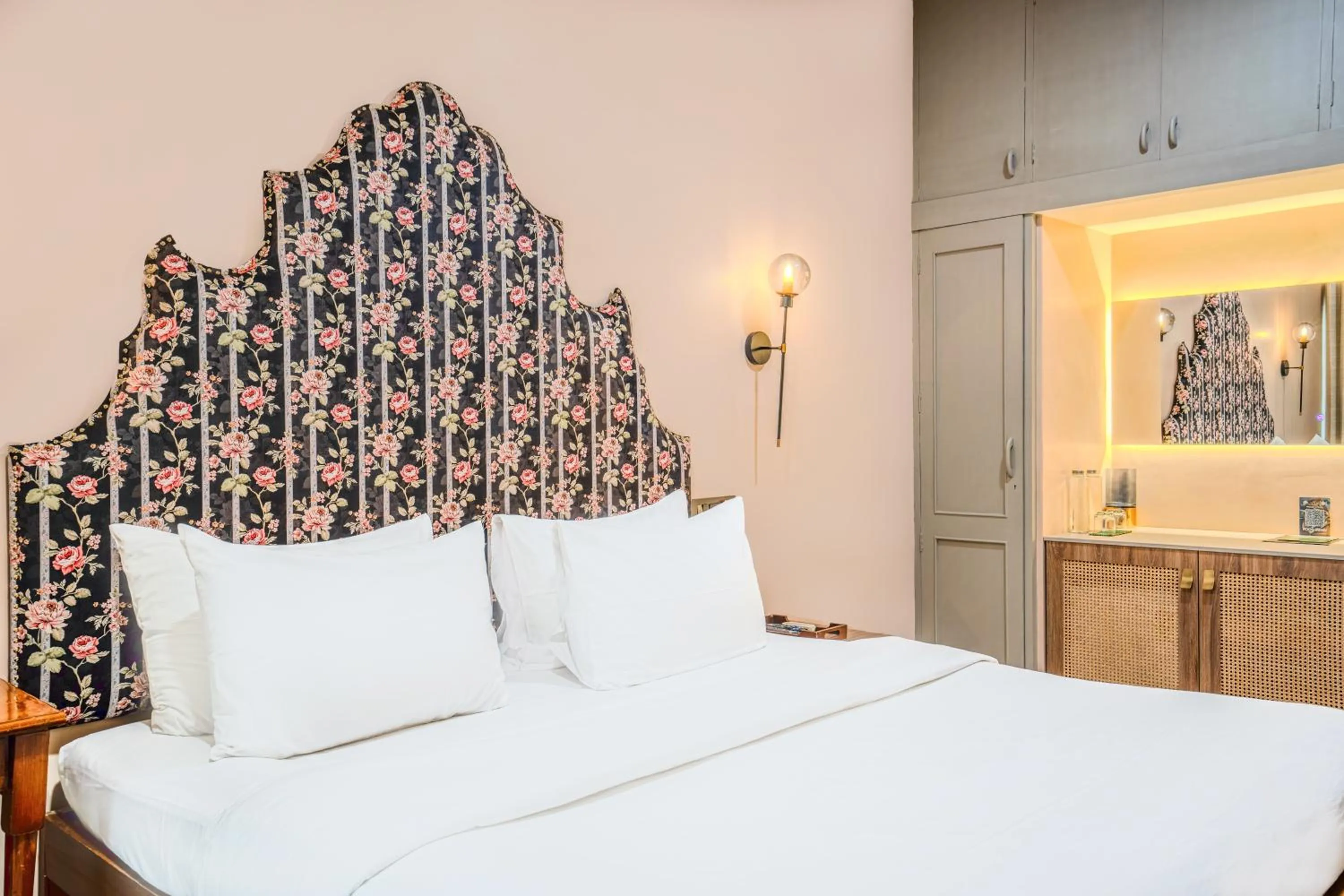 Bed in Girisadan - A City Centre Boutique Hotel