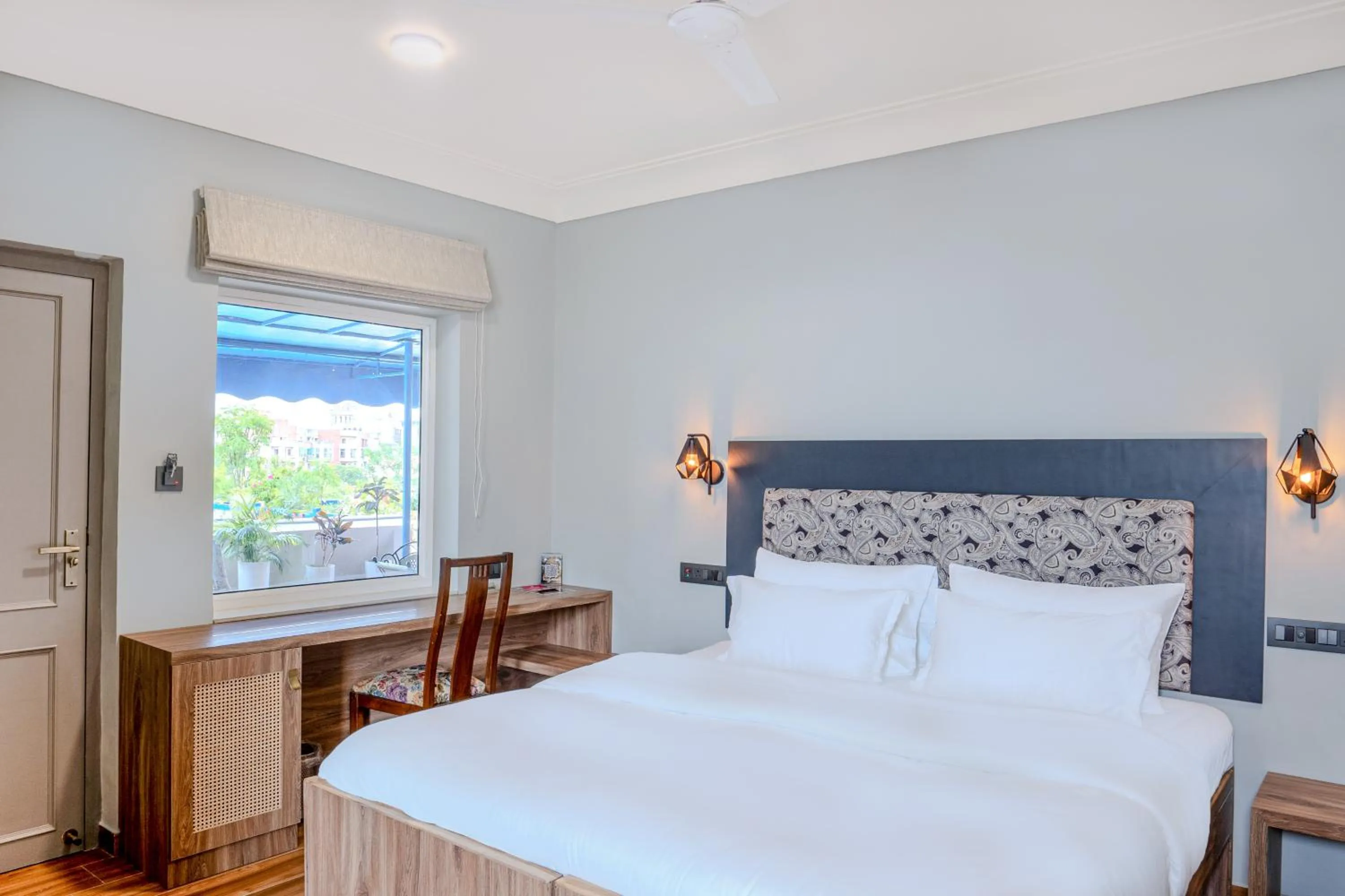 Bed in Girisadan - A City Centre Boutique Hotel