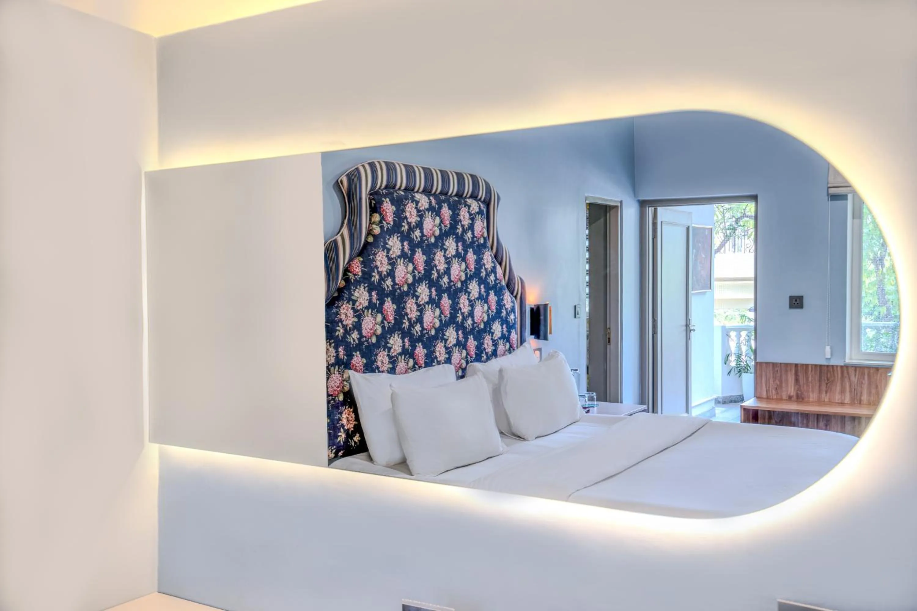 Bed in Girisadan - A City Centre Boutique Hotel