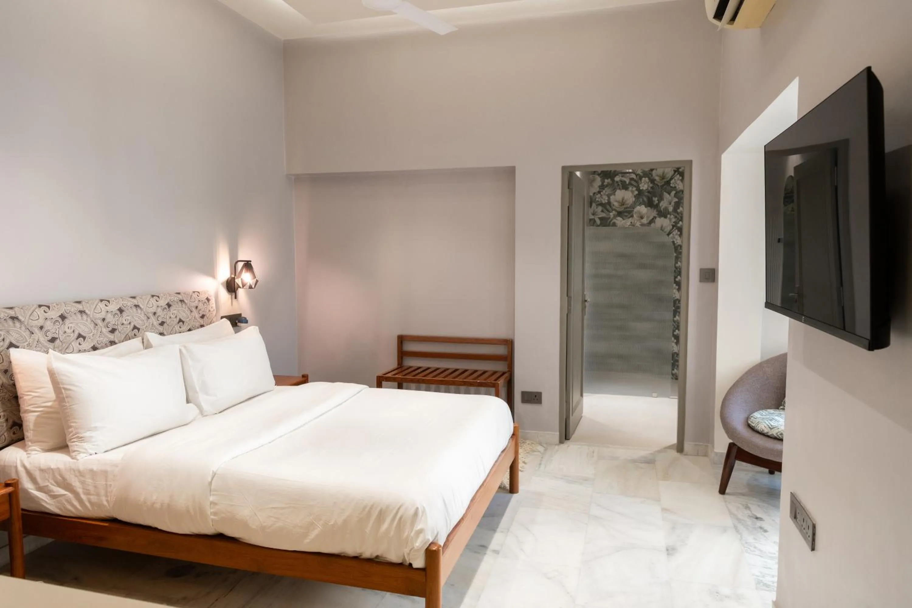 Bedroom, Bed in Girisadan - A City Centre Boutique Hotel