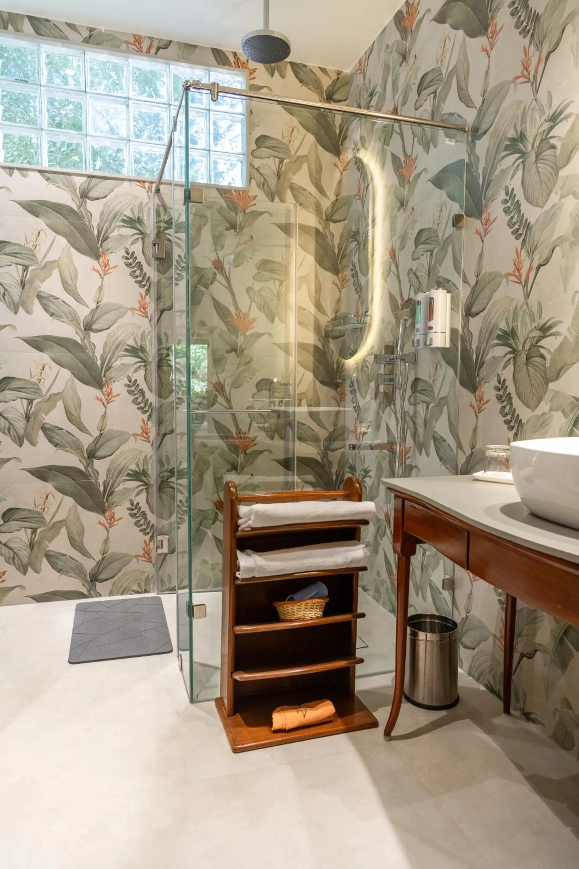 Bed in Girisadan - A City Centre Boutique Hotel